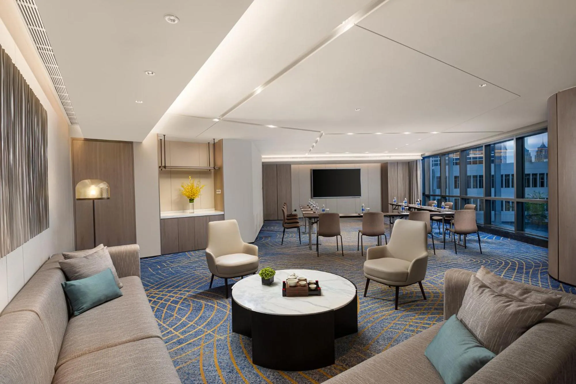 Meeting/conference room in HUALUXE Shanghai Changfeng Park by IHG
