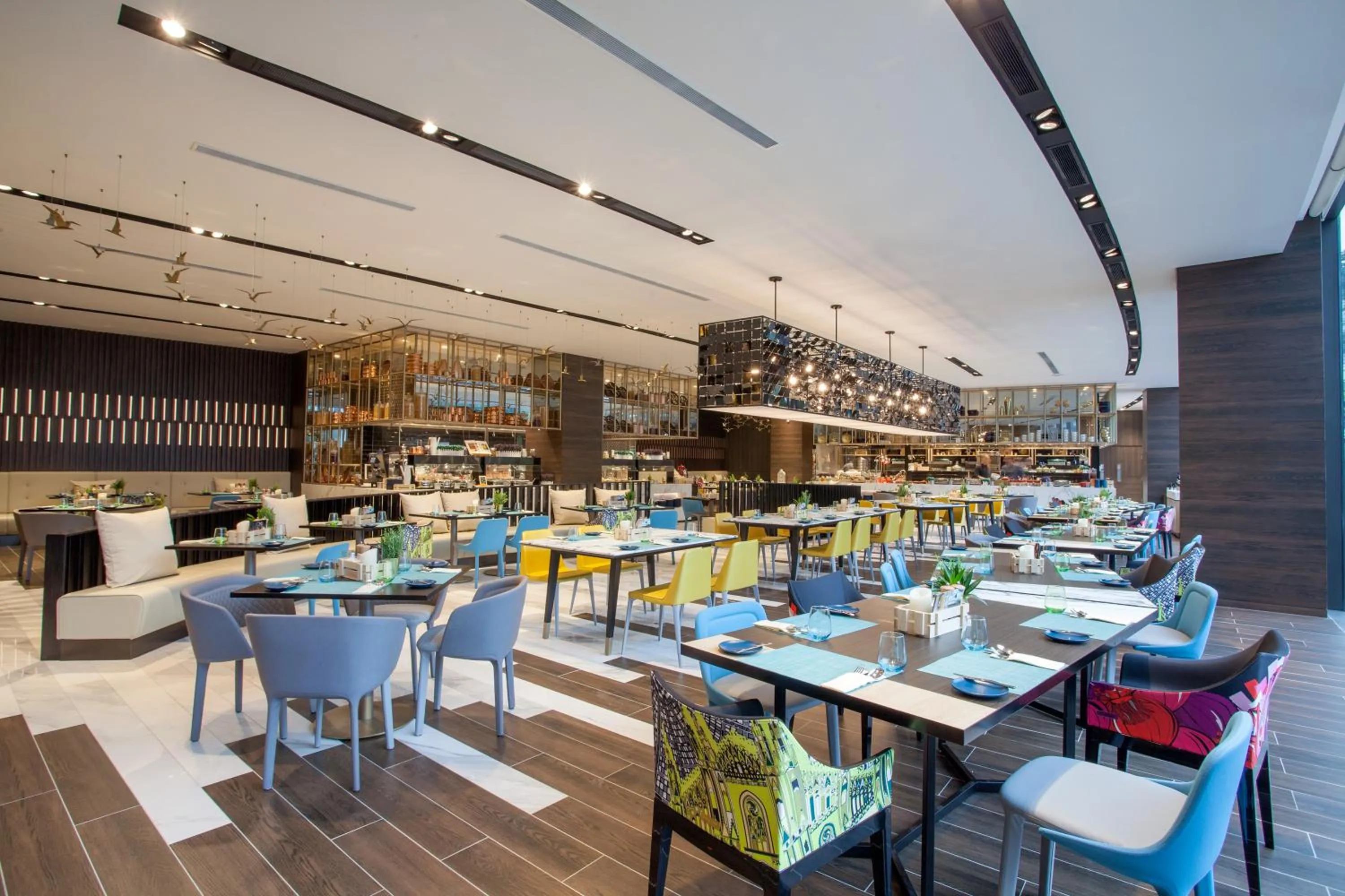 Restaurant/places to eat in Novotel Singapore On Stevens