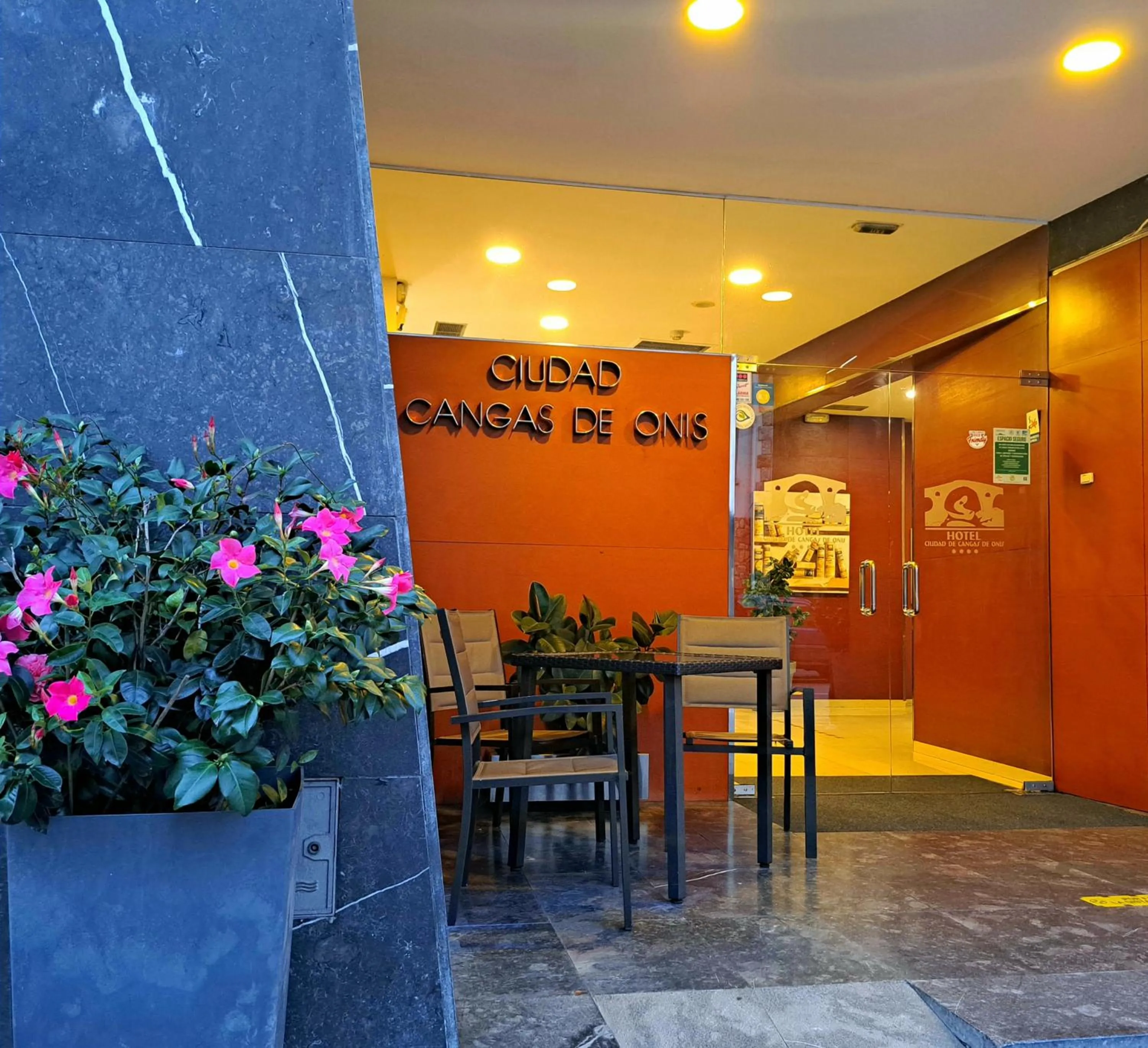 Property building in Hotel Ciudad Cangas de Onis