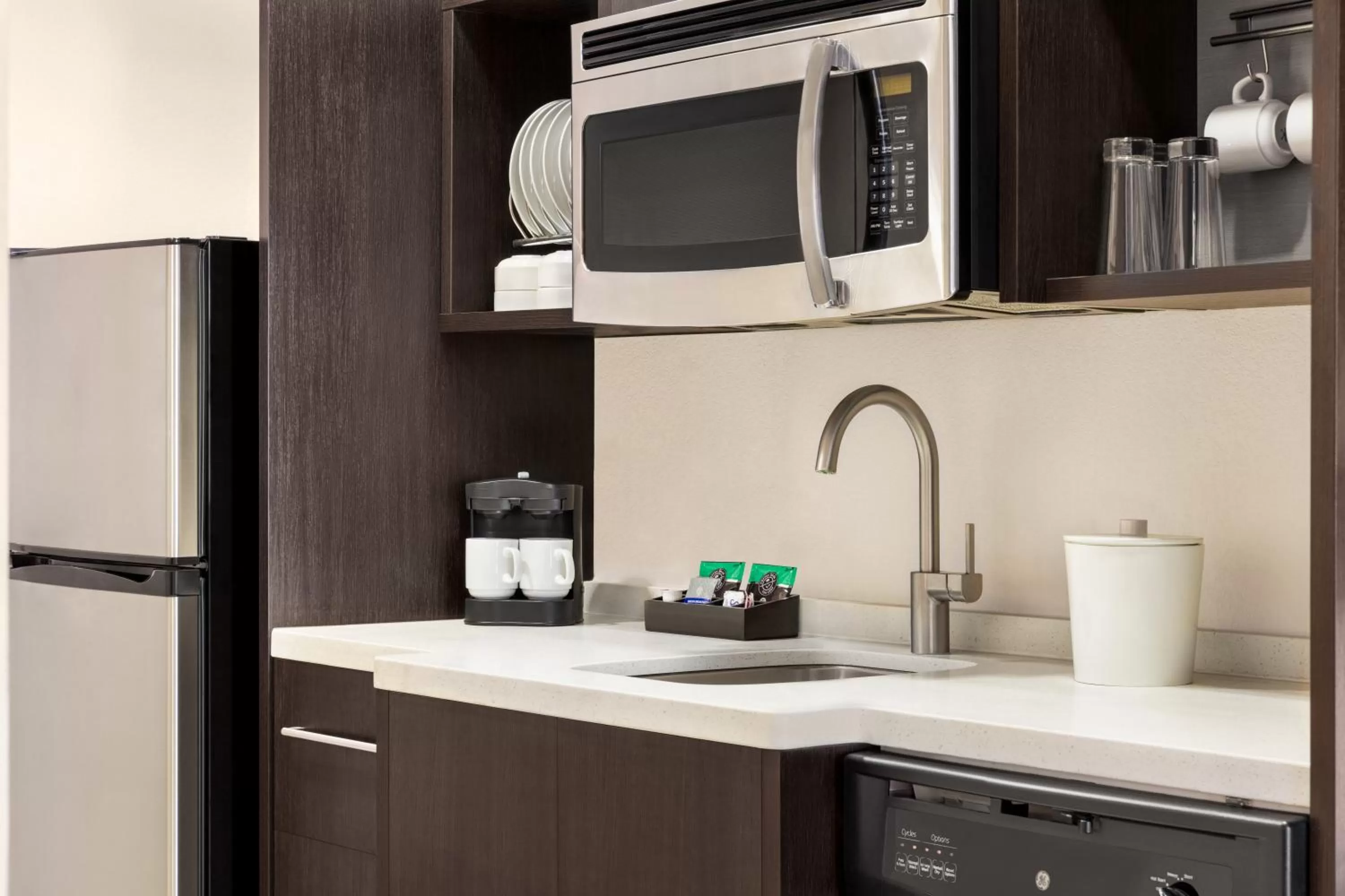 Kitchen or kitchenette in Home2 Suites by Hilton Lubbock