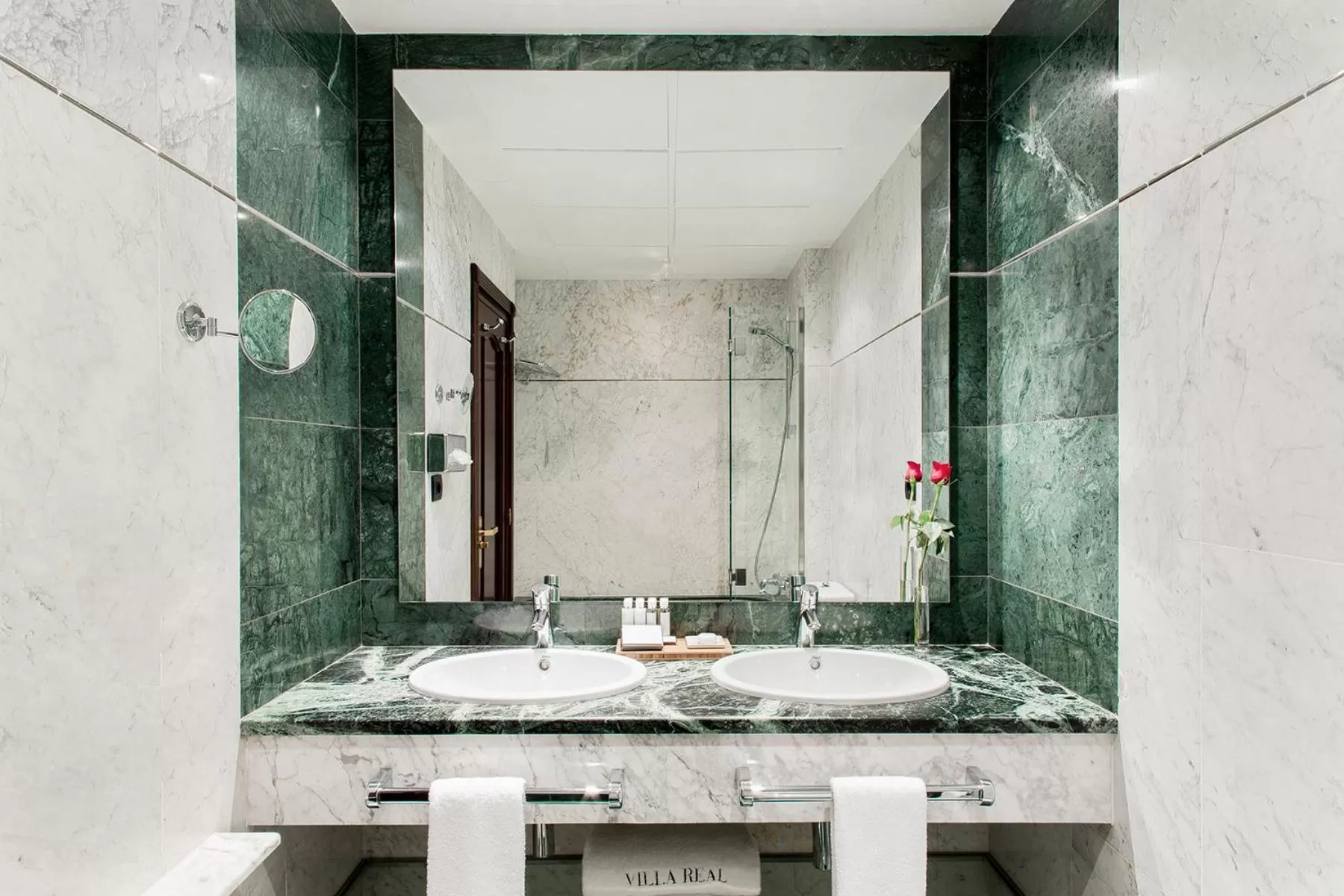Bathroom in Hotel Villa Real, a member of Preferred Hotels & Resorts