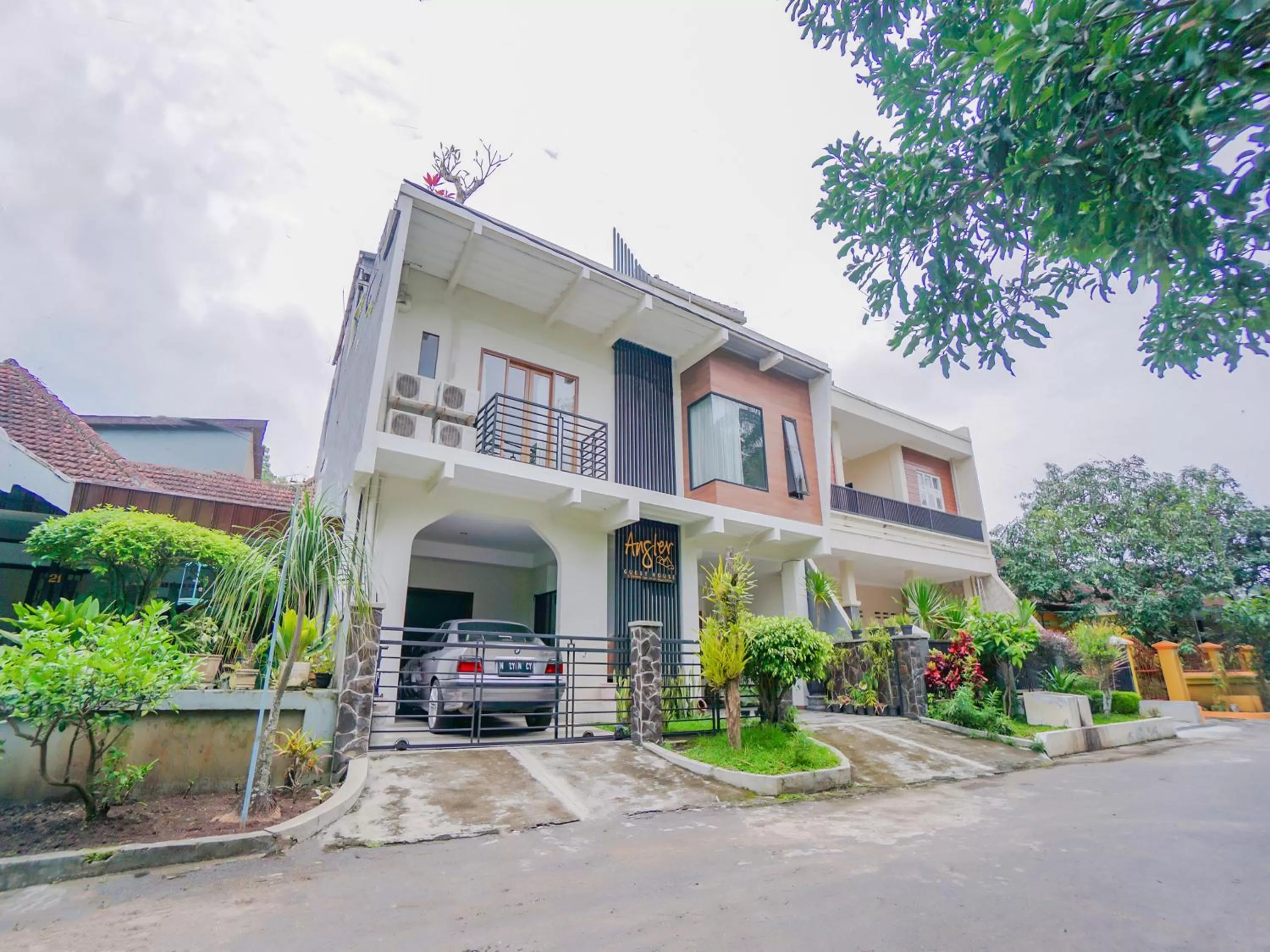 Property Building in SUPER OYO 90319 Angler Guest House Malang