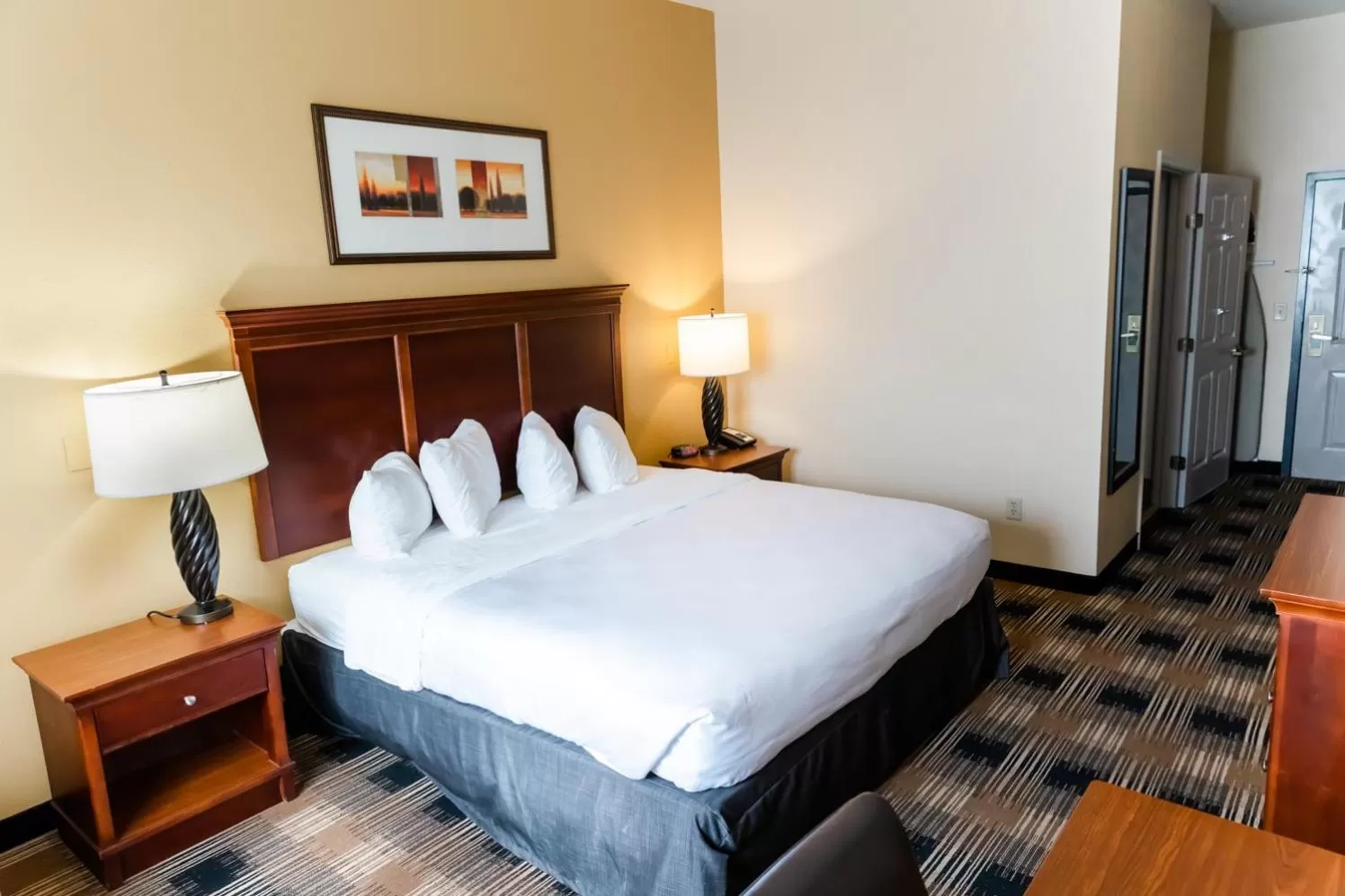 Bed in Country Inn & Suites by Radisson, Helen, GA