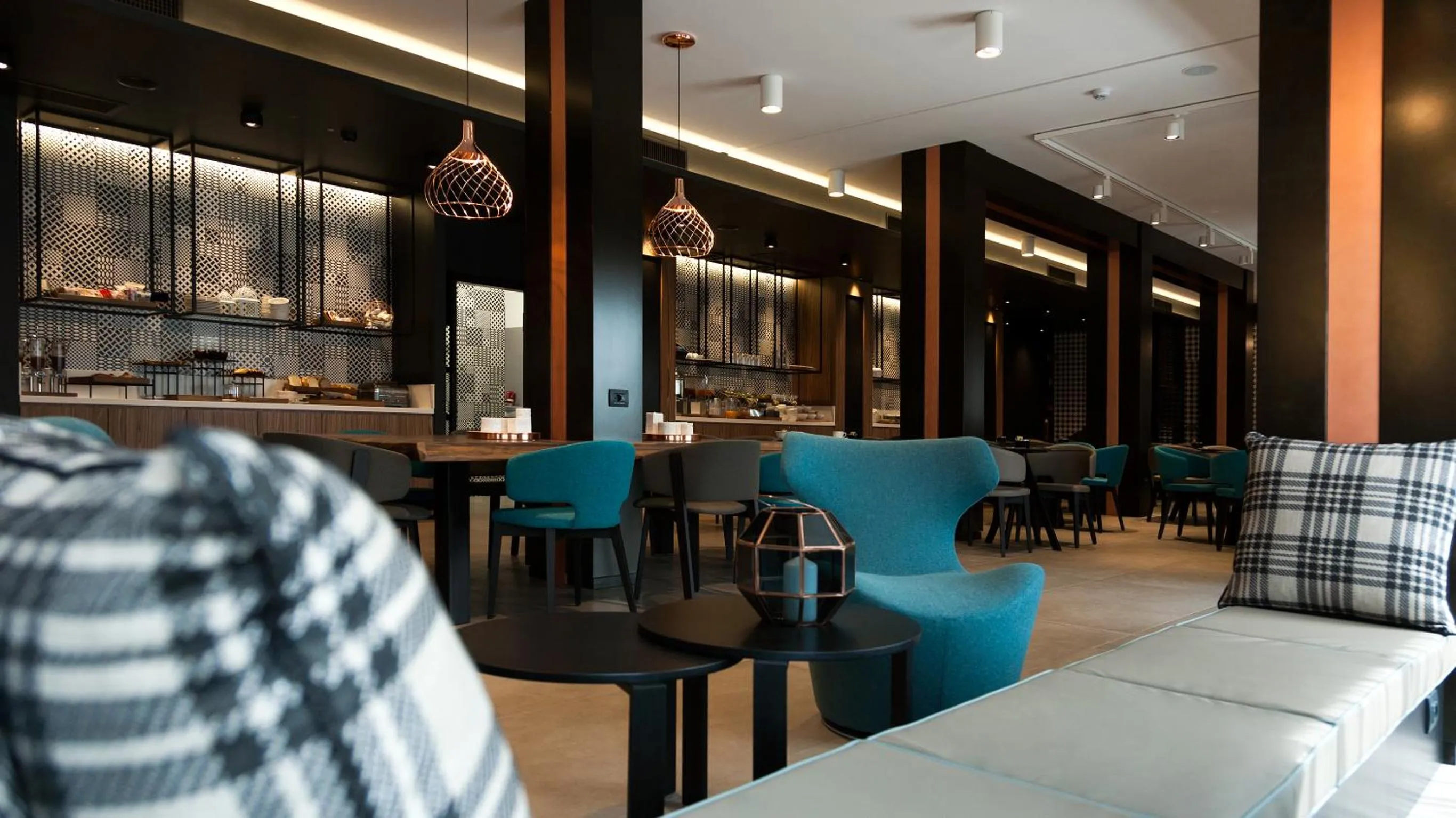 Lounge or bar in G Hotel Pescara