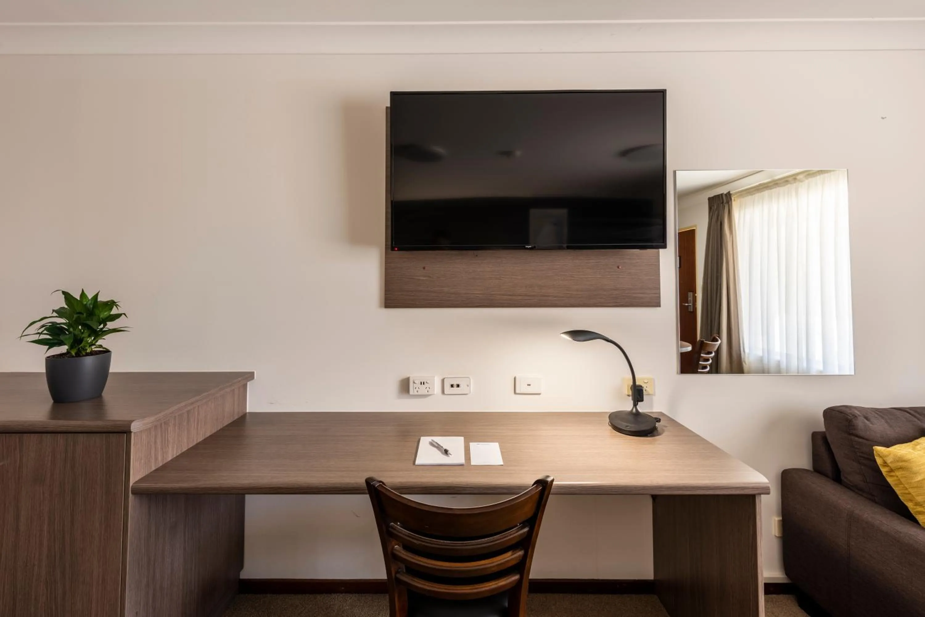 TV and multimedia in Best Western Plus Ambassador Orange