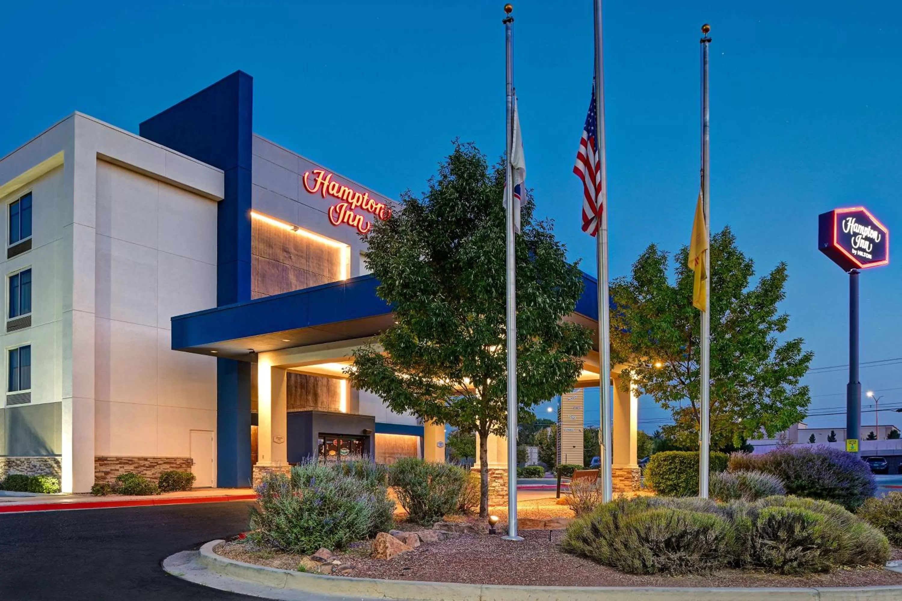 Property building in Hampton Inn Albuquerque - University/Midtown