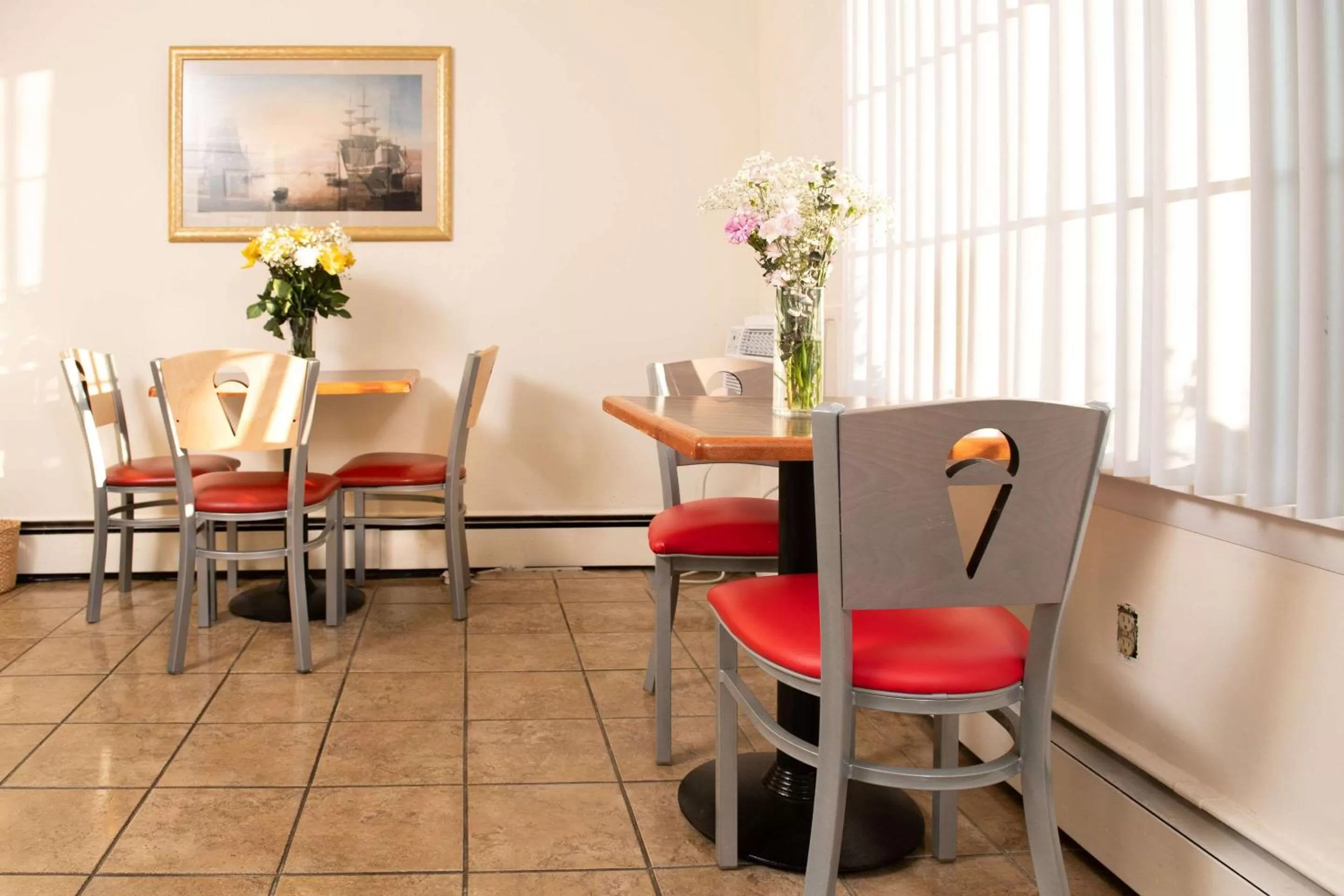 Breakfast in Rodeway Inn Middletown - Newport