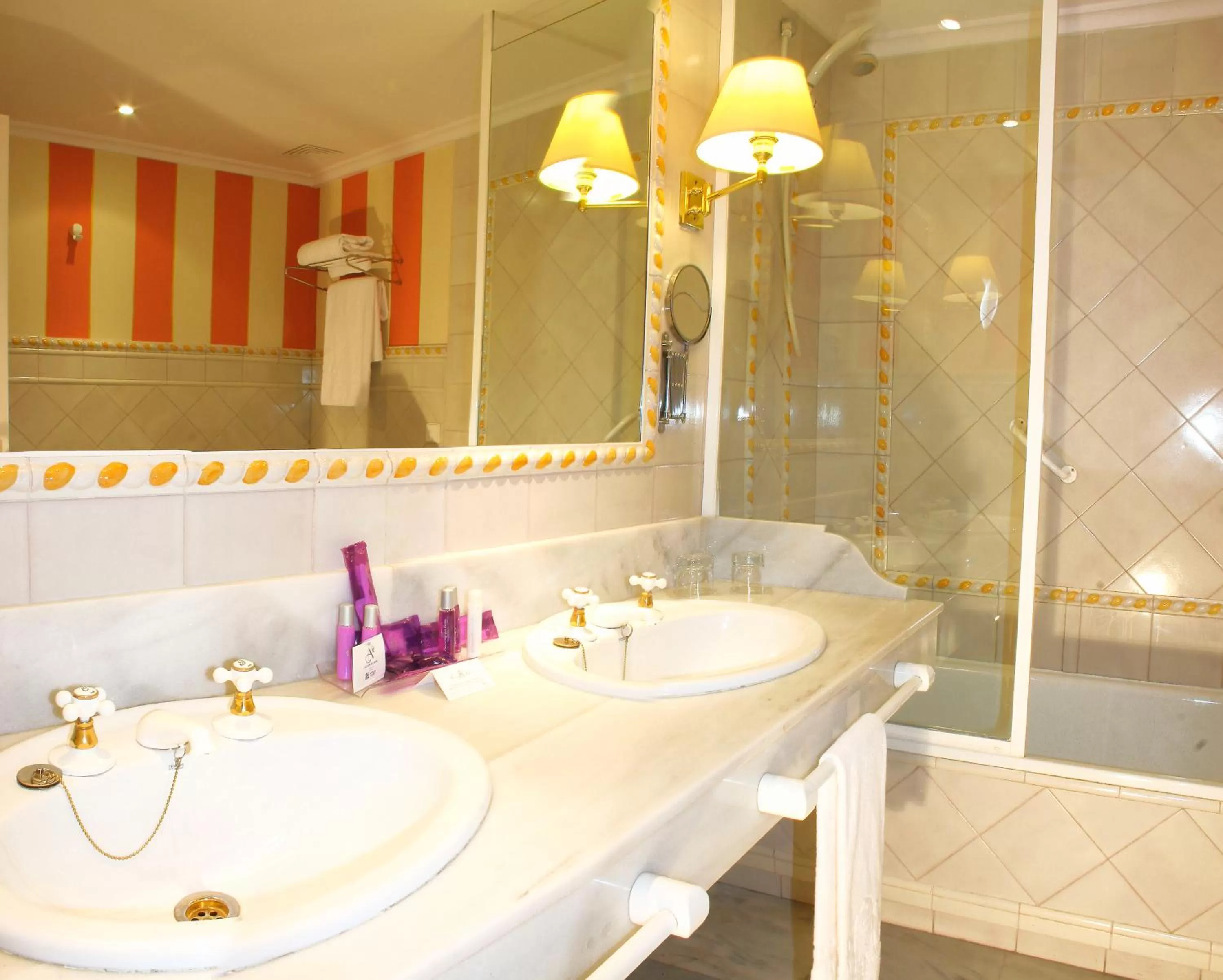 Bathroom in Hotel Alcázar de la Reina