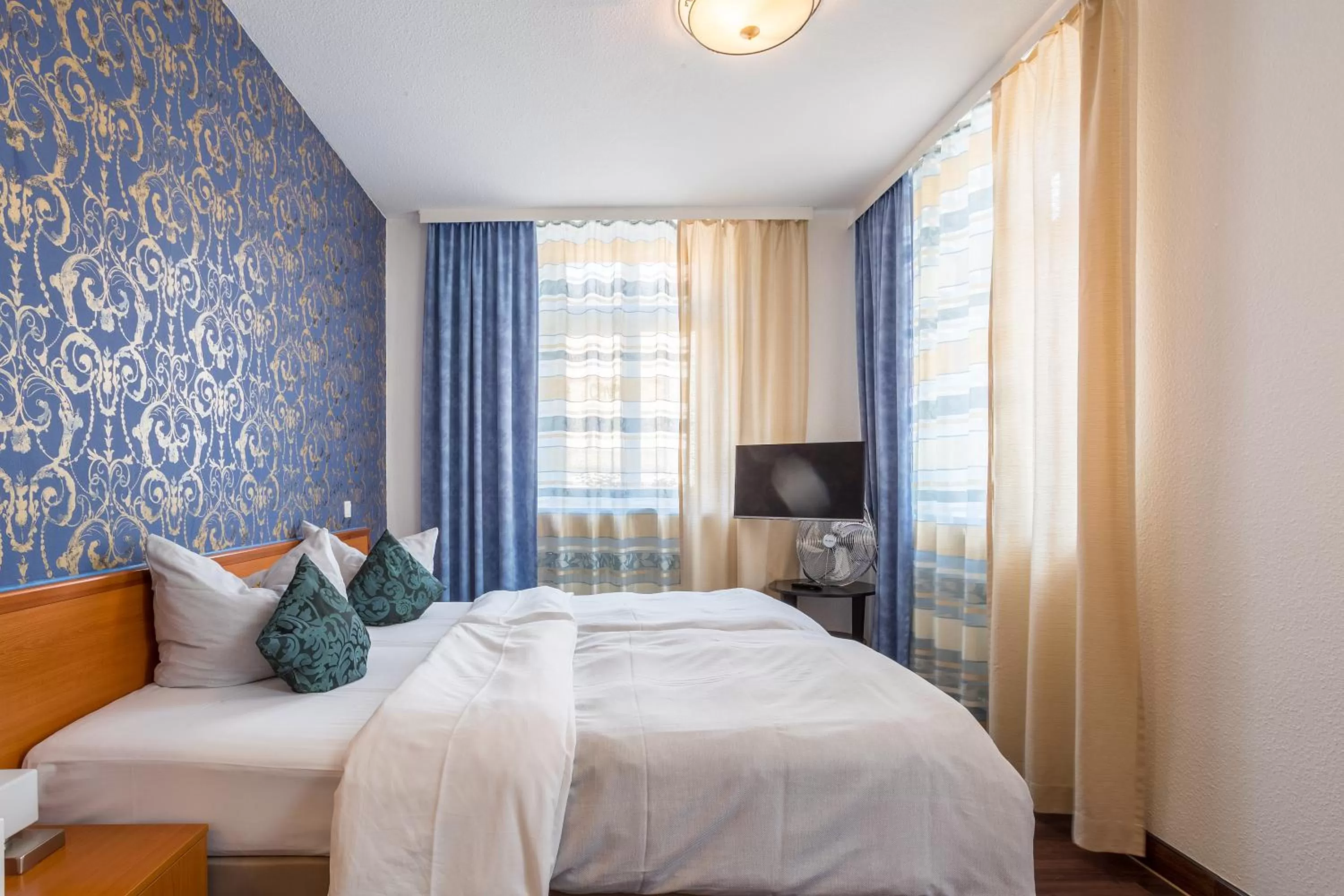 Bed in Hotel Bayrischer Hof