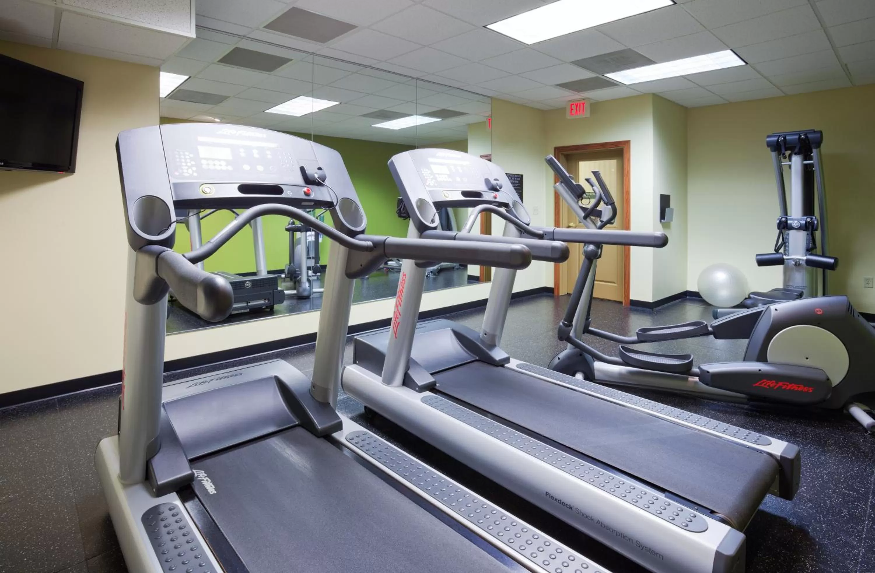 Fitness centre/facilities in Country Inn & Suites by Radisson, Sioux Falls, SD