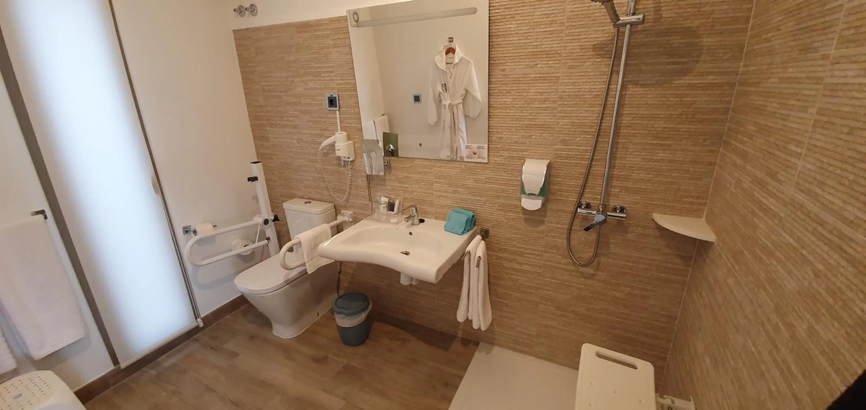 Bathroom in Artmonia