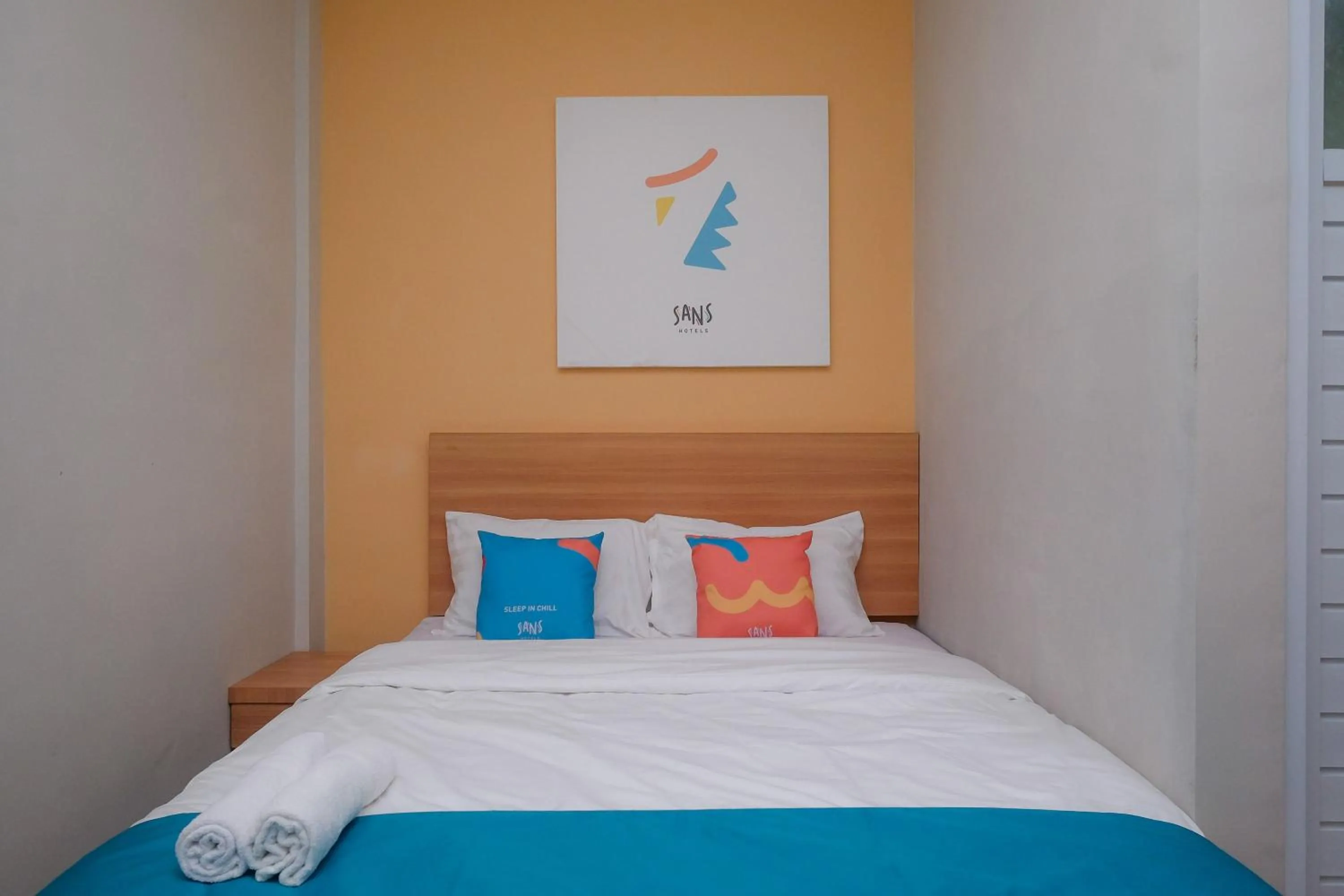 Bedroom in Sans Hotel Tiga Putri Semarang by RedDoorz