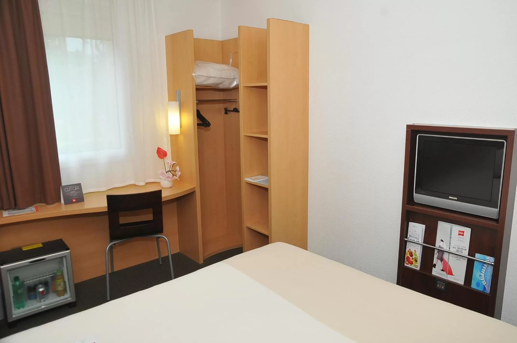 TV and multimedia, Bed in Ibis Cotonou