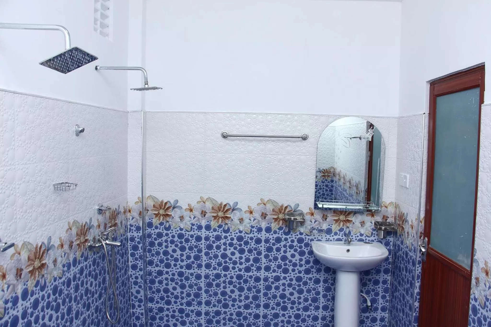 Shower, Bathroom in Sanda Hiru Guest