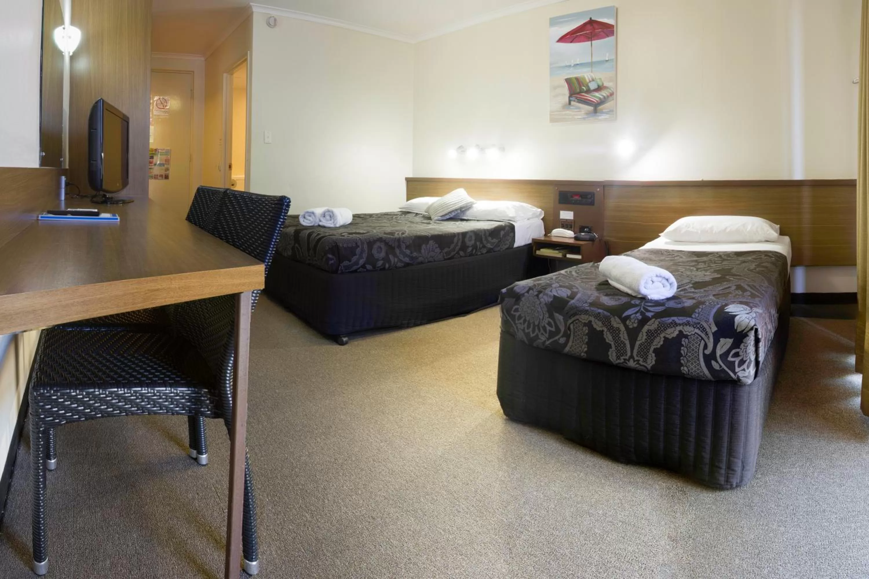 Bedroom, Bed in Miners Lodge Motor Inn