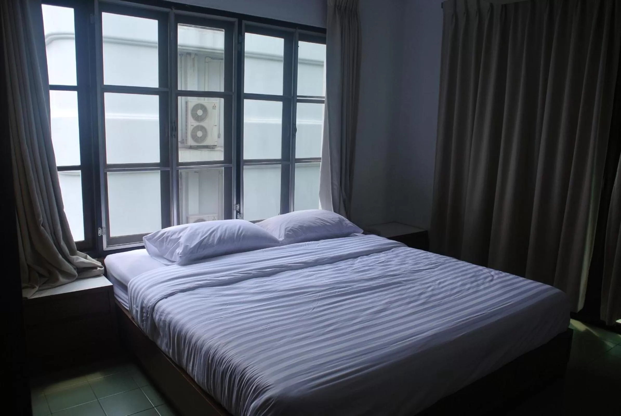 Bed in Oriental Smile Hotel