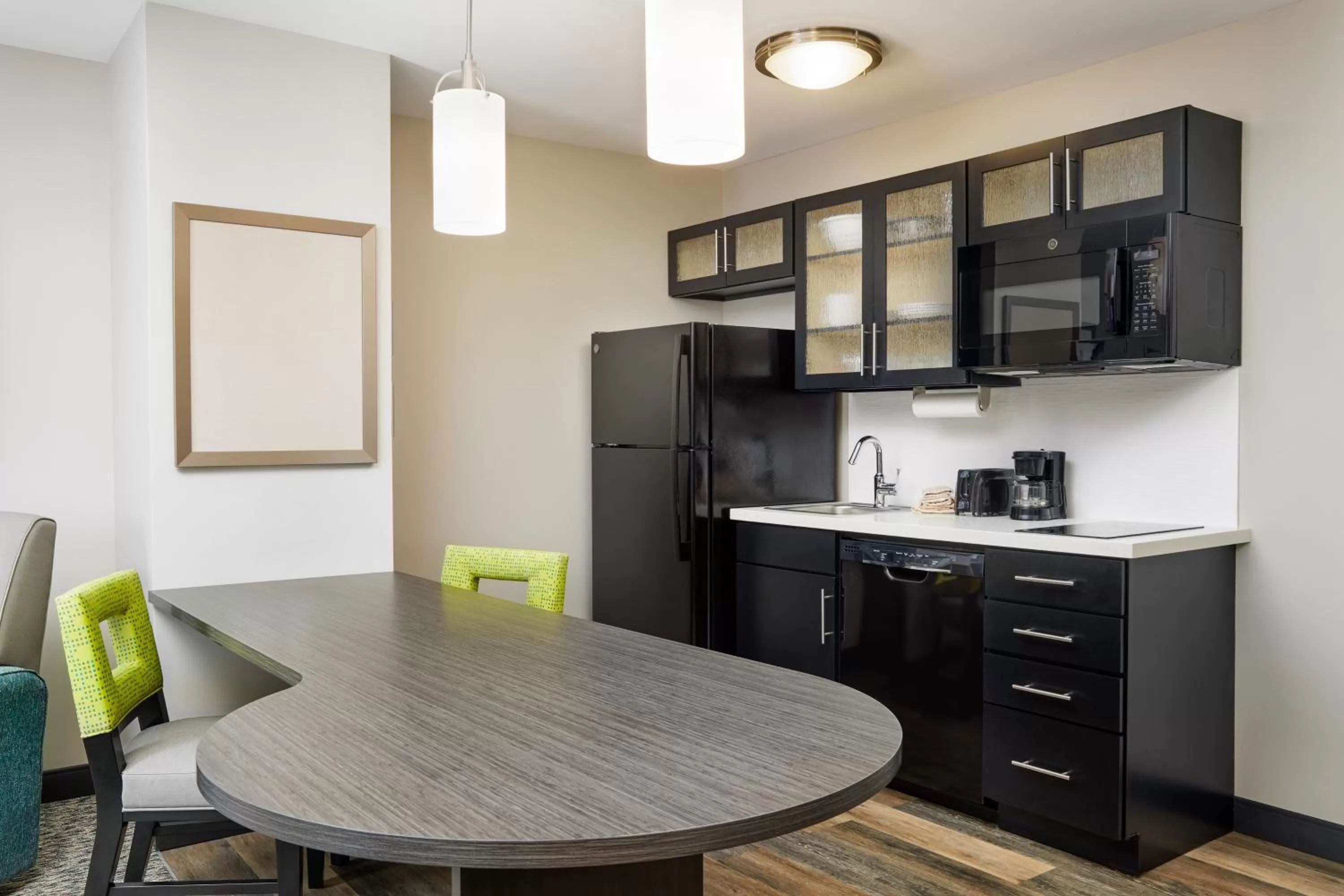 Kitchen or kitchenette in Candlewood Suites - Lebanon by IHG