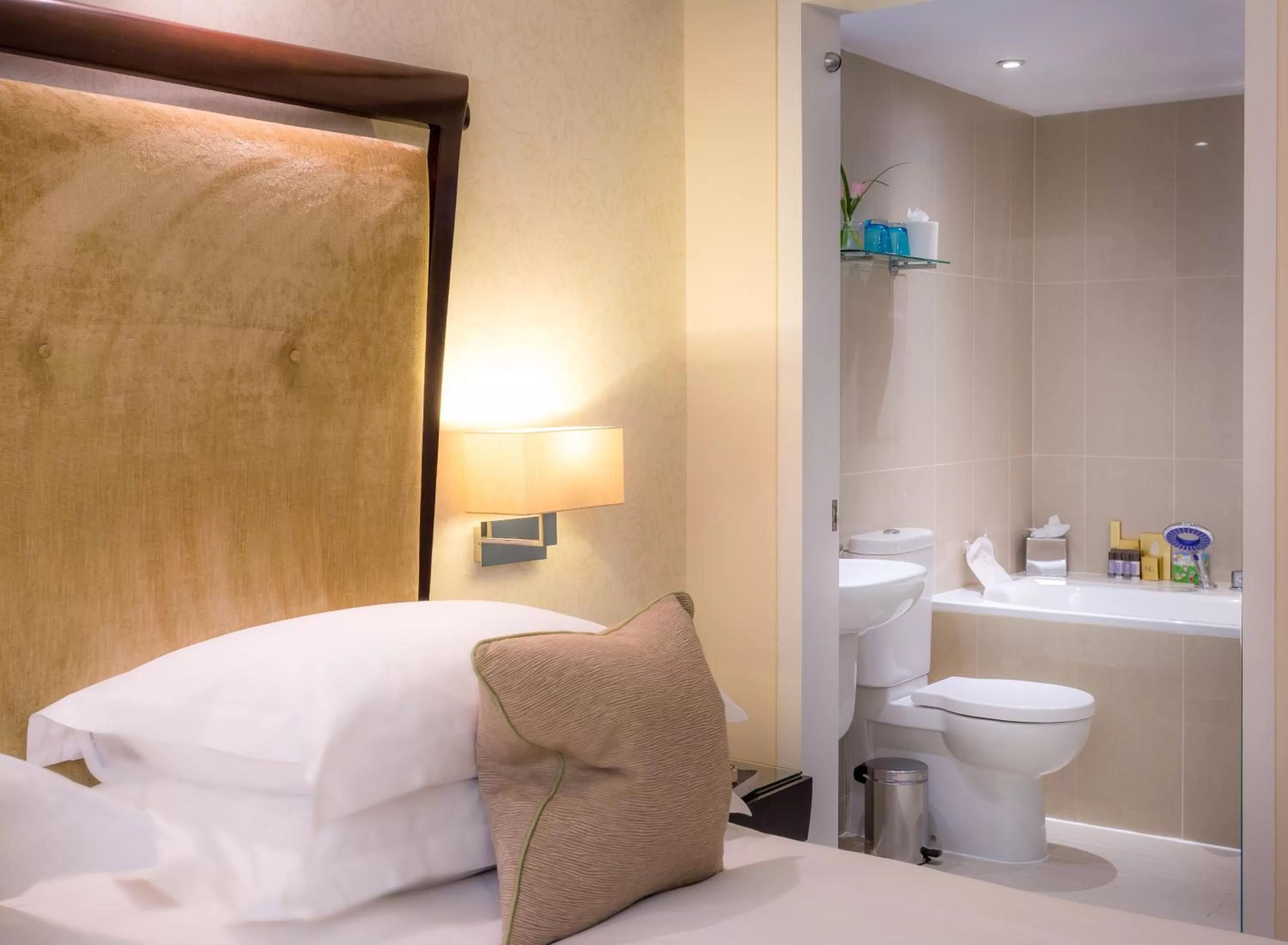 Restaurant/places to eat, Bed in Ten Manchester Street Hotel