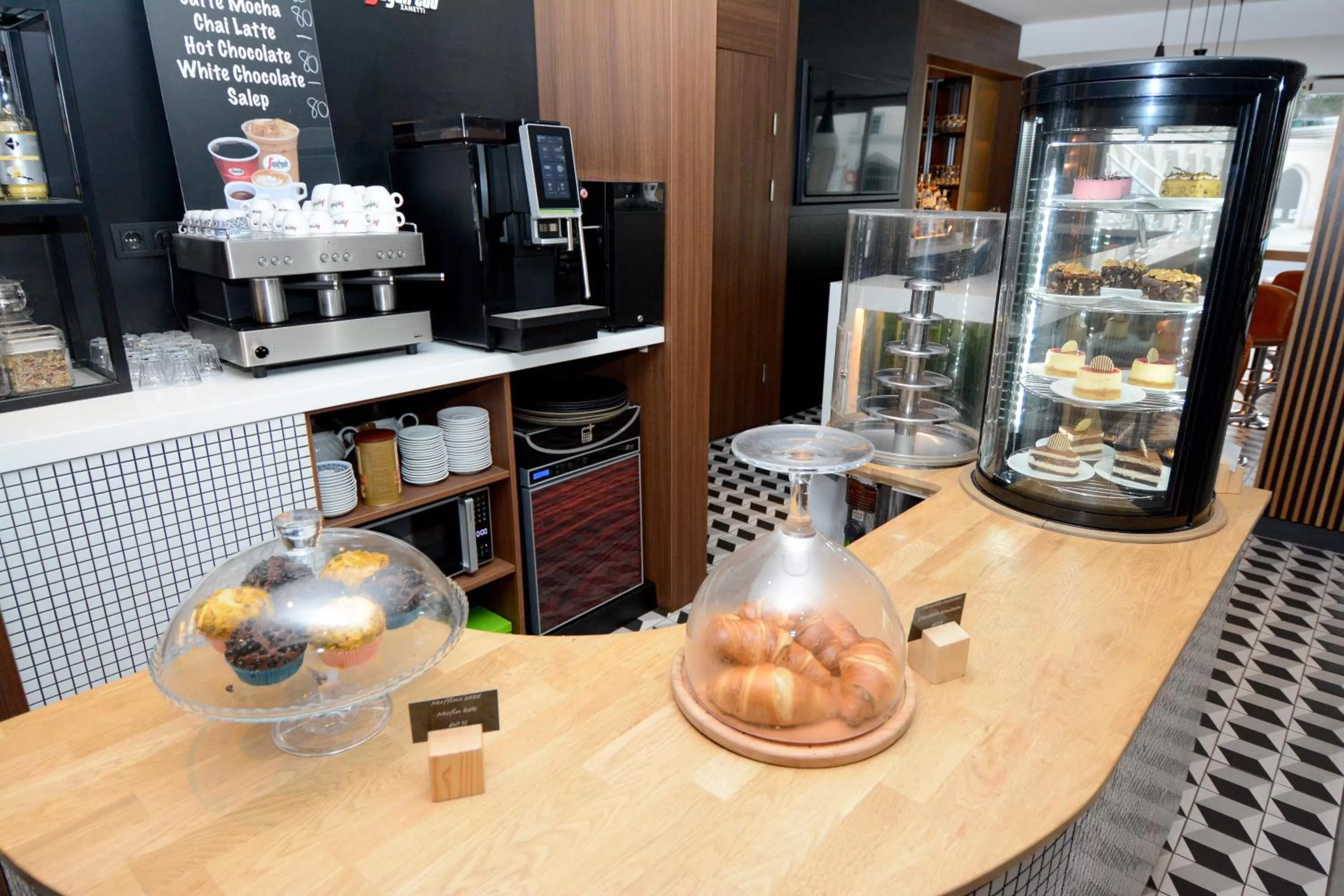 Lobby or reception in Holiday Inn Istanbul City by IHG