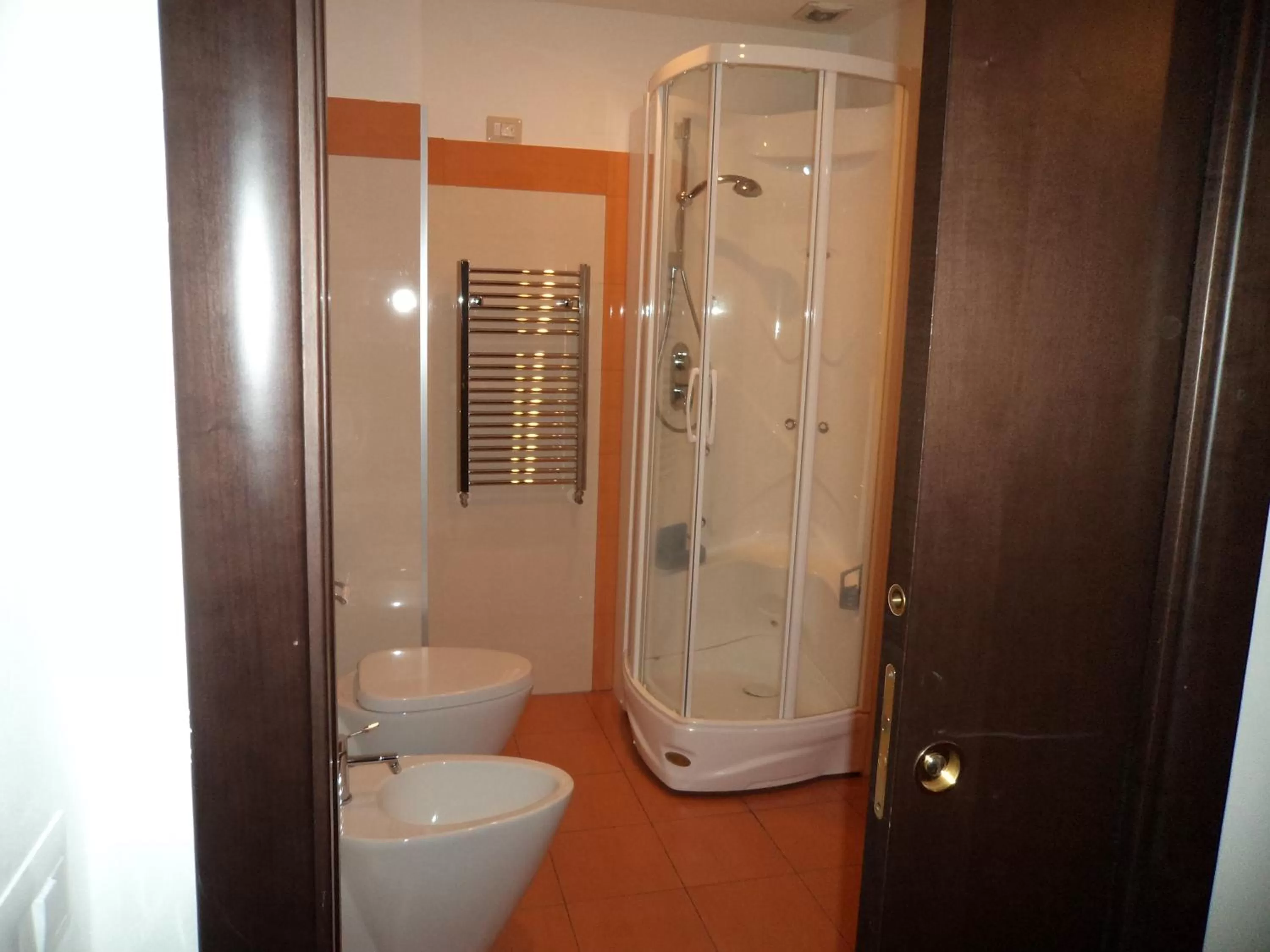 Shower in Catania Crossing B&B - Rooms & Comforts