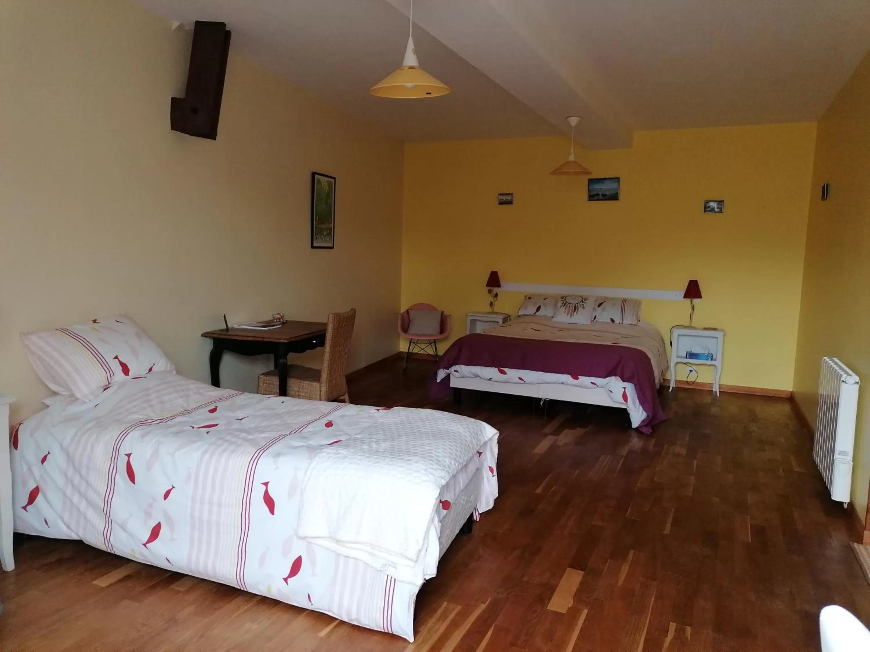 Photo of the whole room, Bed in La Parisière