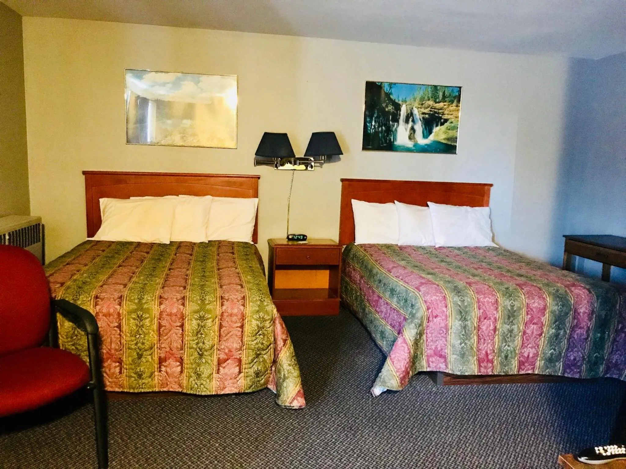 Photo of the whole room, Bed in The Gables Inn