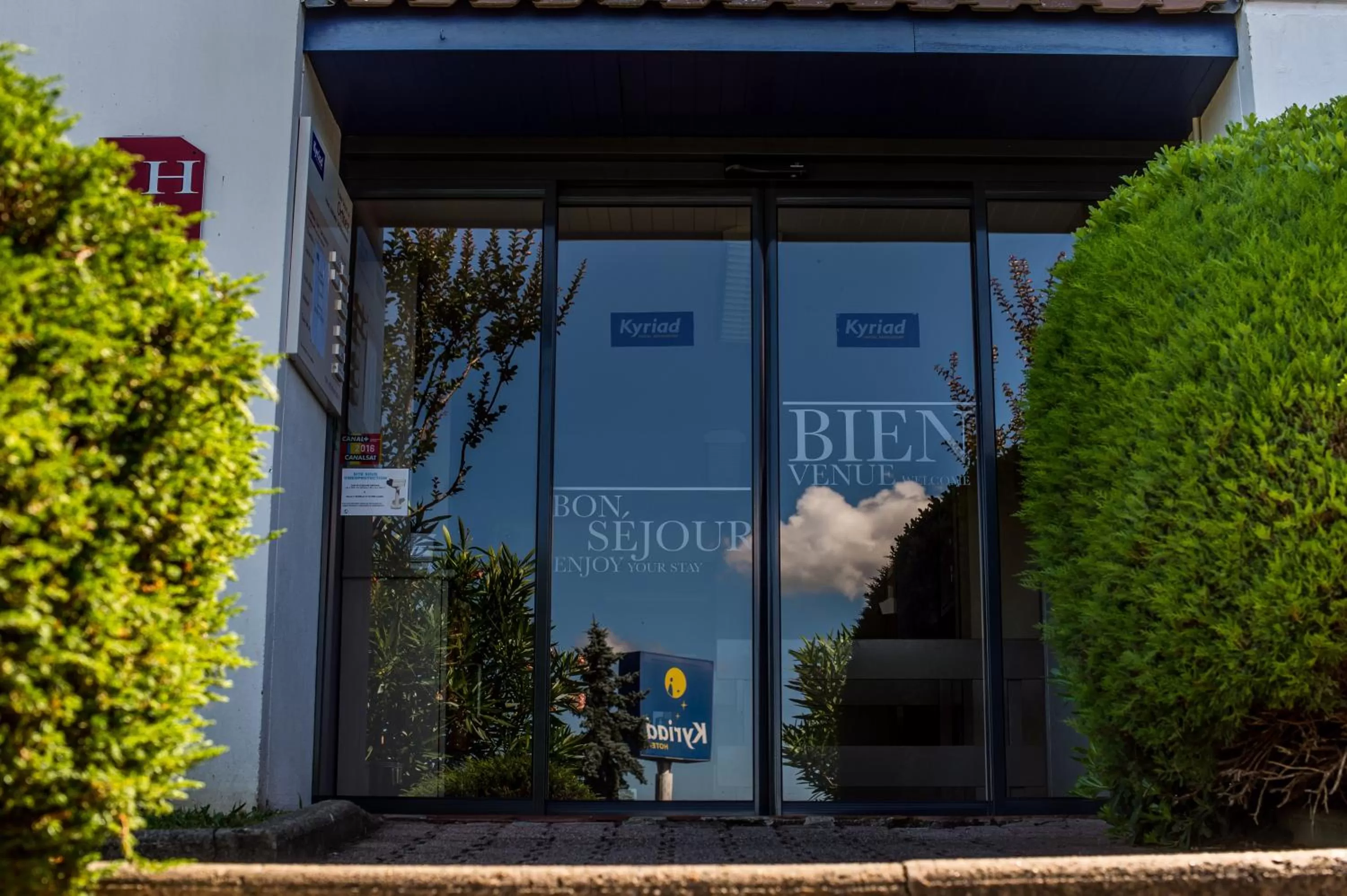 Facade/entrance in Kyriad Orthez