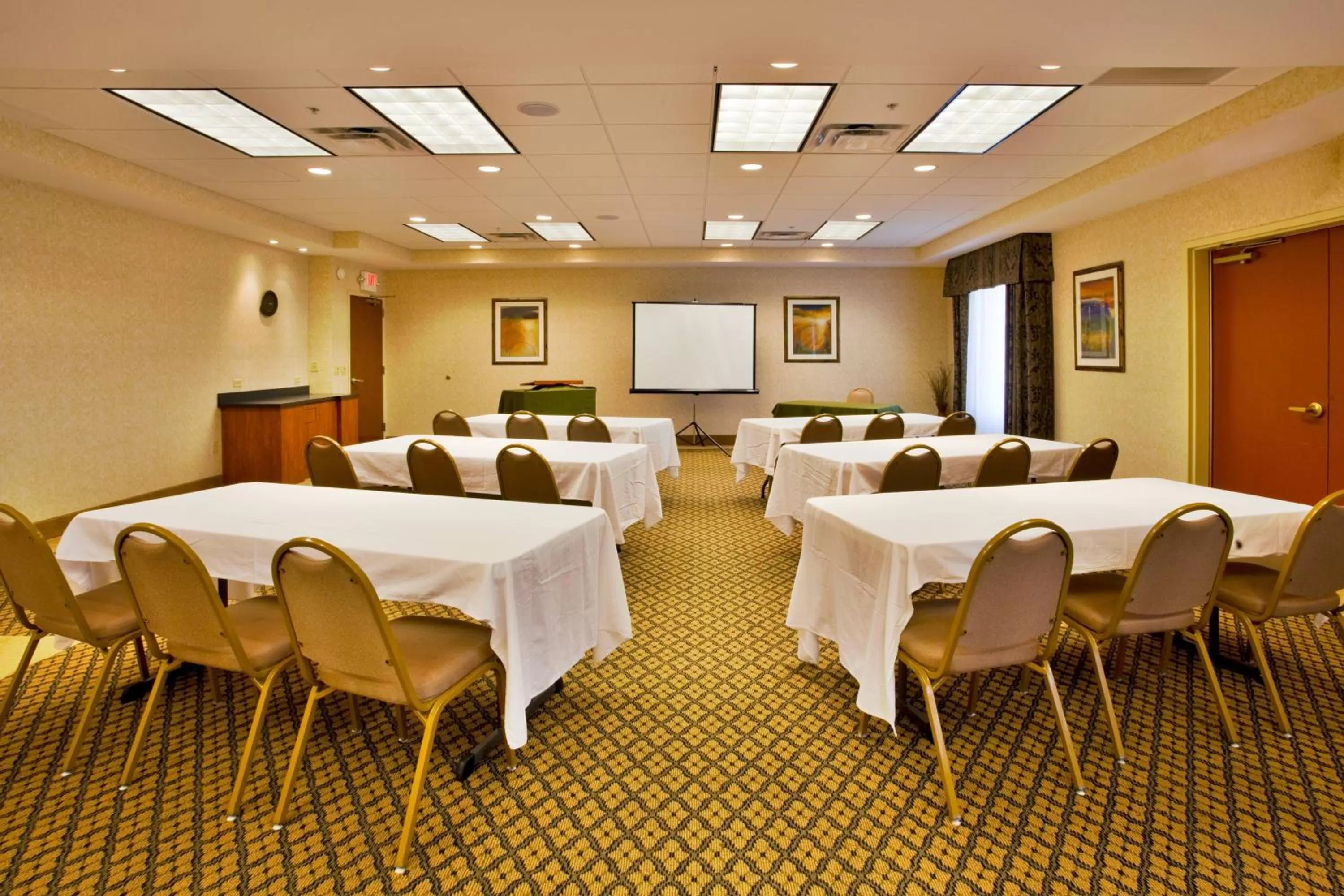 Meeting/conference room in Holiday Inn Express Lake Okeechobee by IHG