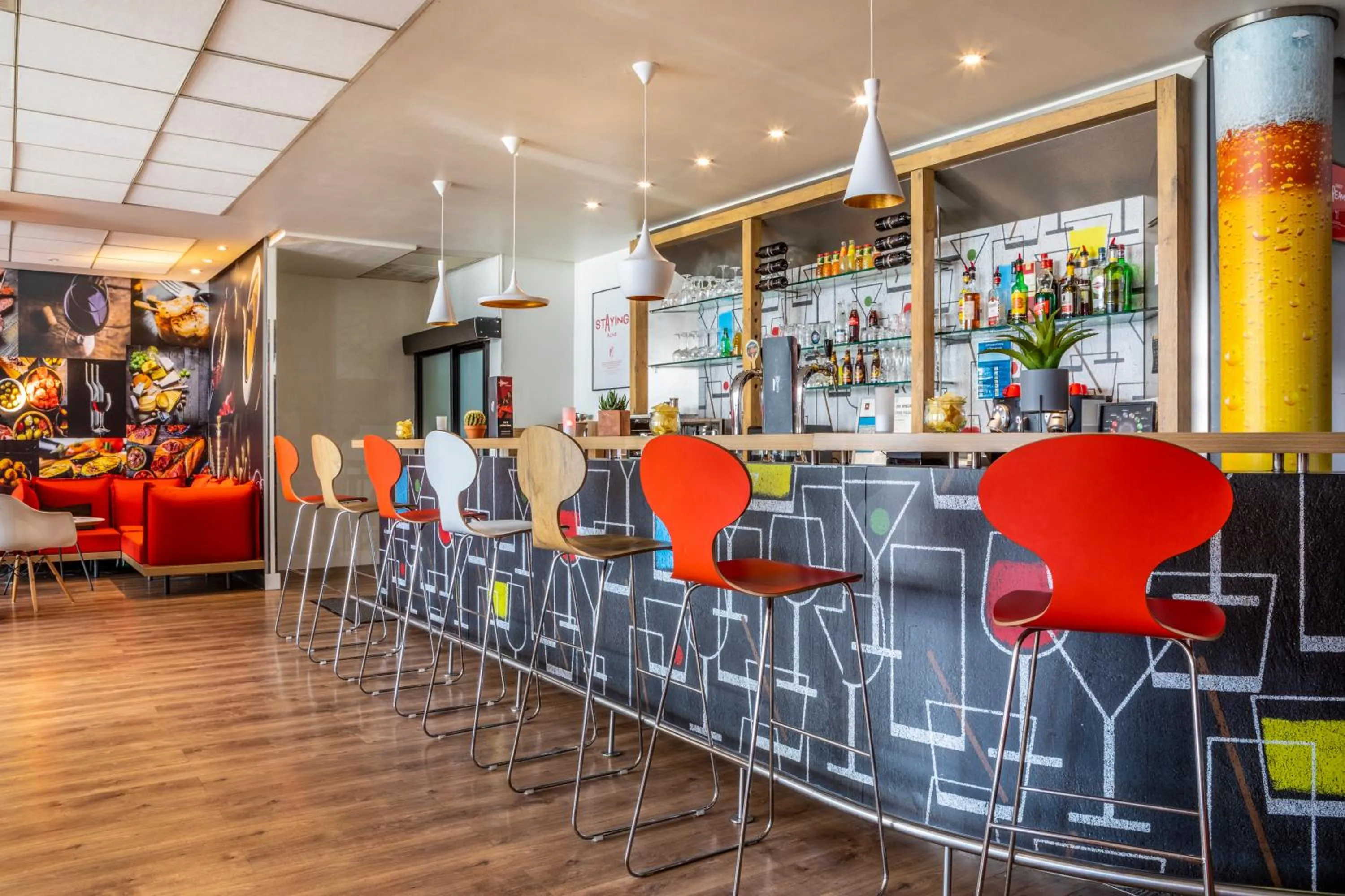Lounge or bar in ibis Paris Creteil
