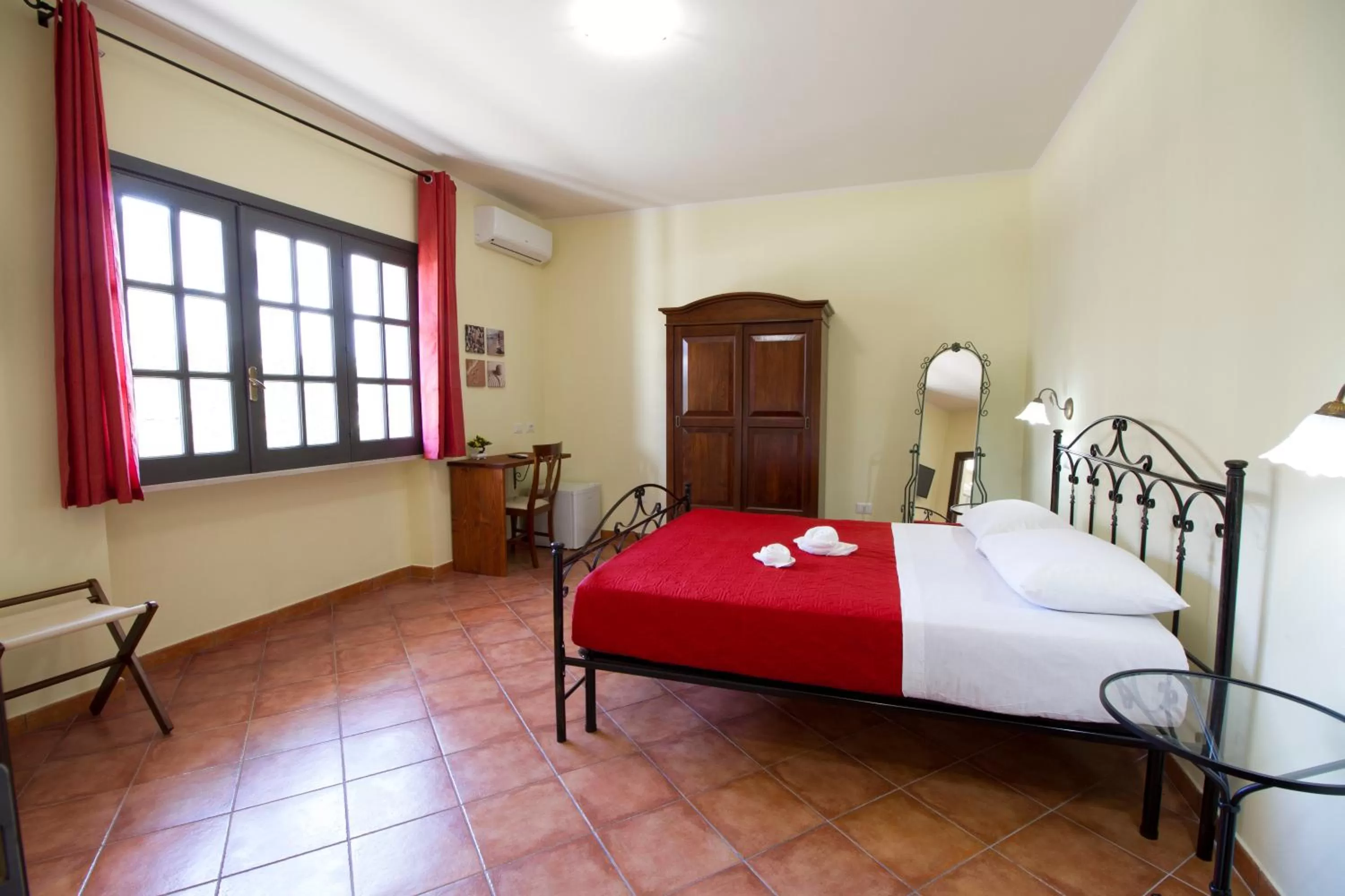 Photo of the whole room, Bed in Guest House Capitan Libeccio