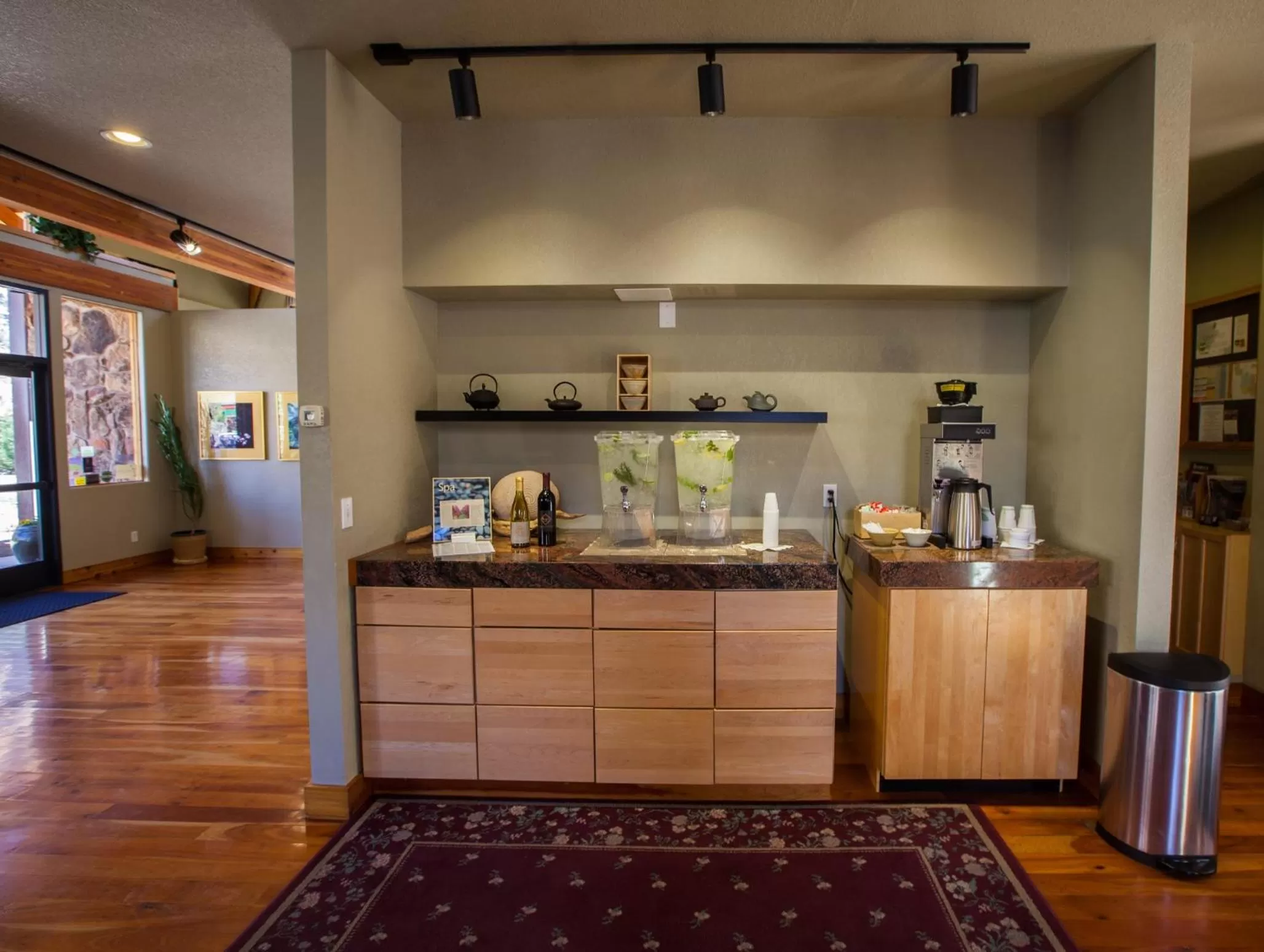 Lobby or reception, Kitchen/Kitchenette in Flanigan`s Resort and Spa