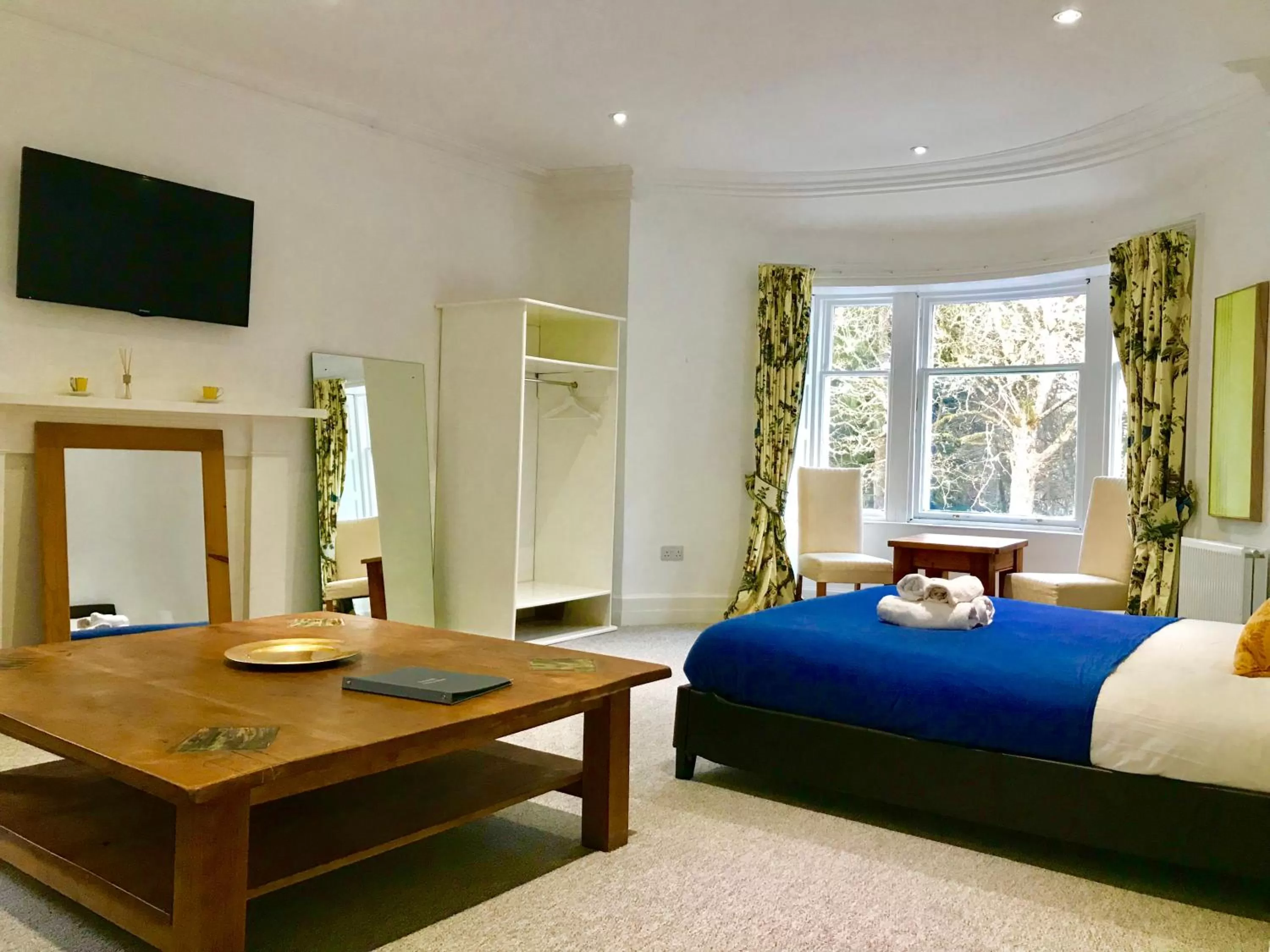 Bedroom, Bed in Drumdevan Country House, Inverness