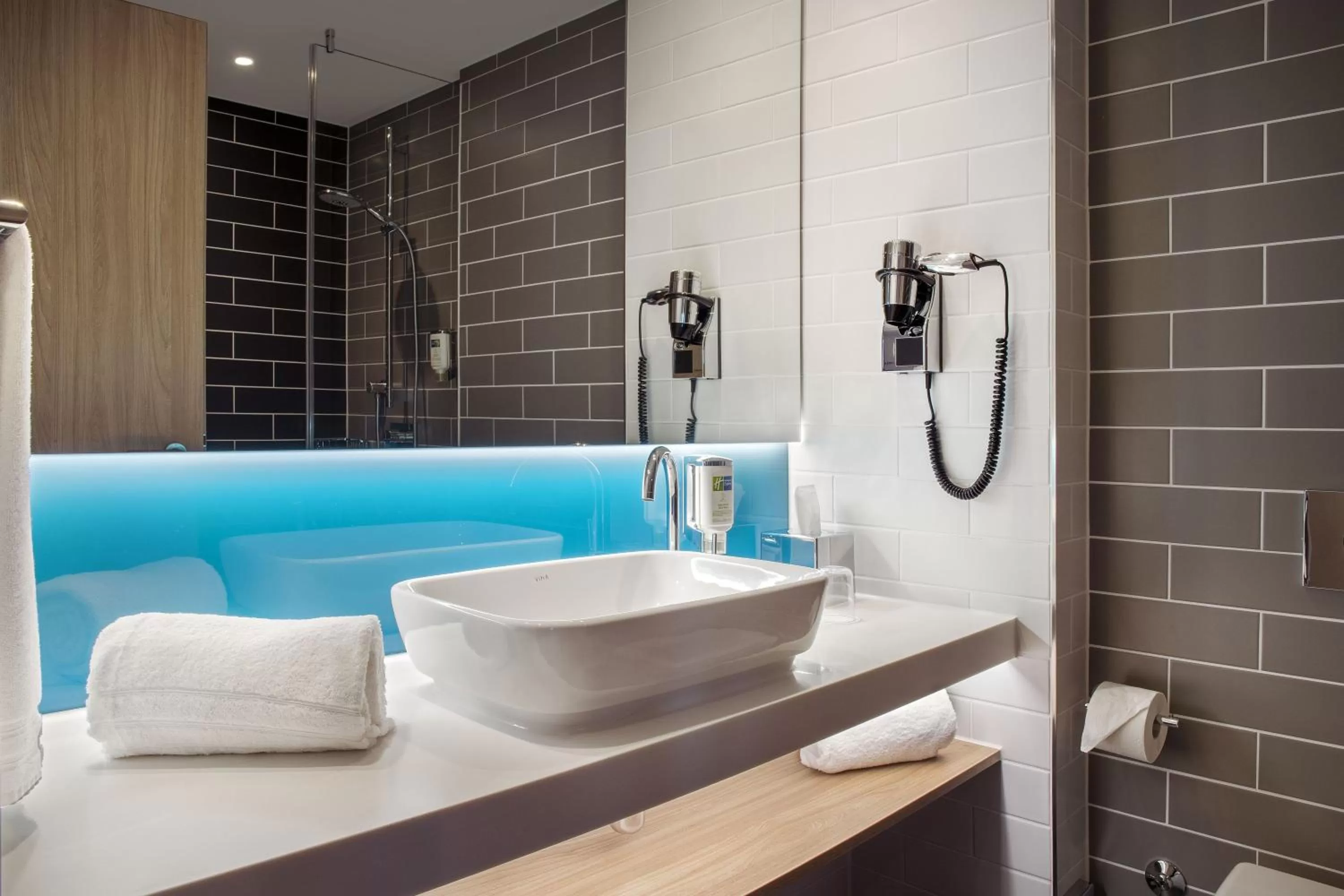 Standard Twin Room with Sofa in Holiday Inn Express Stuttgart-Waiblingen, an IHG Hotel