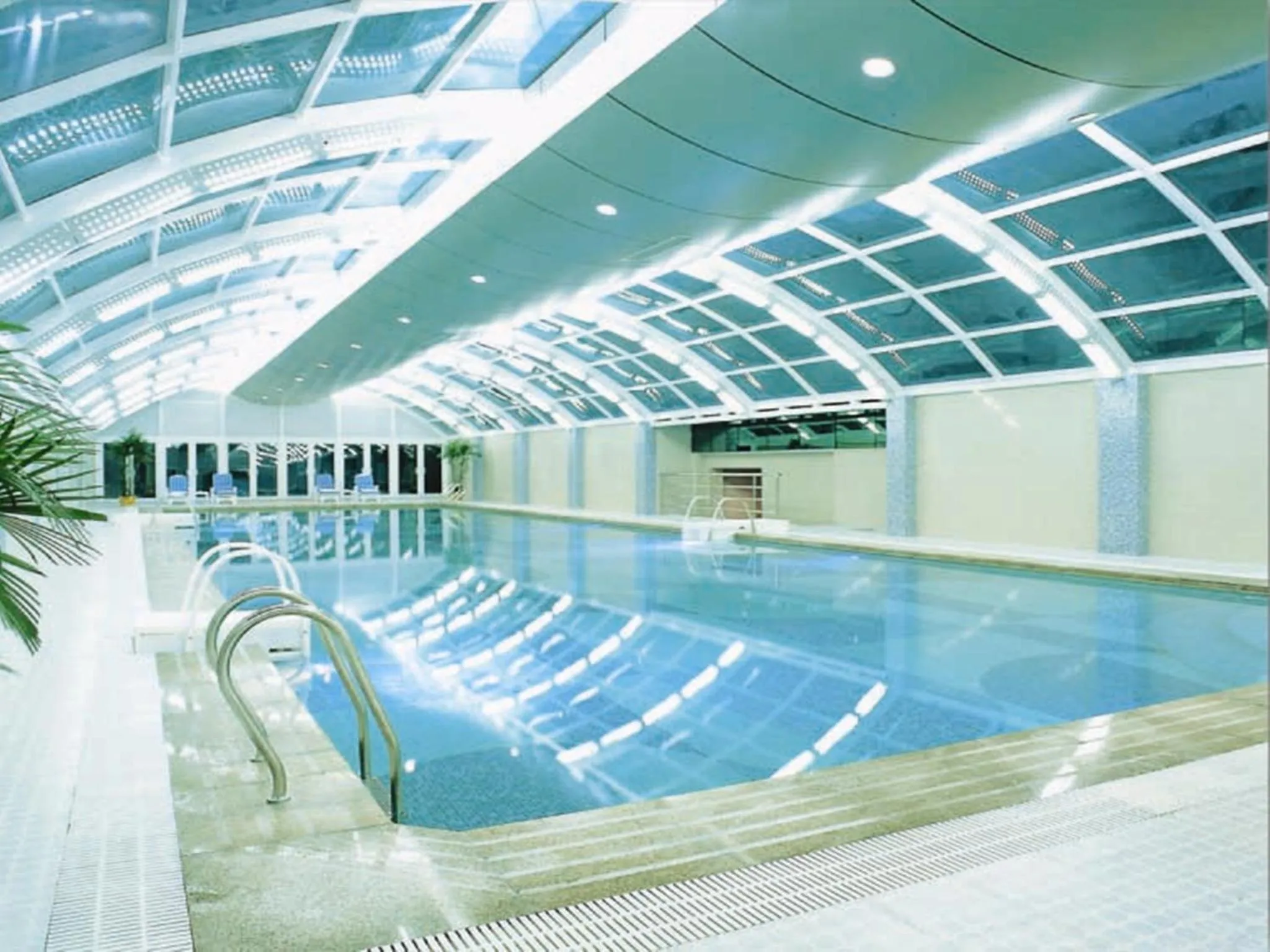 Swimming pool in C&D Hotel Quanzhou