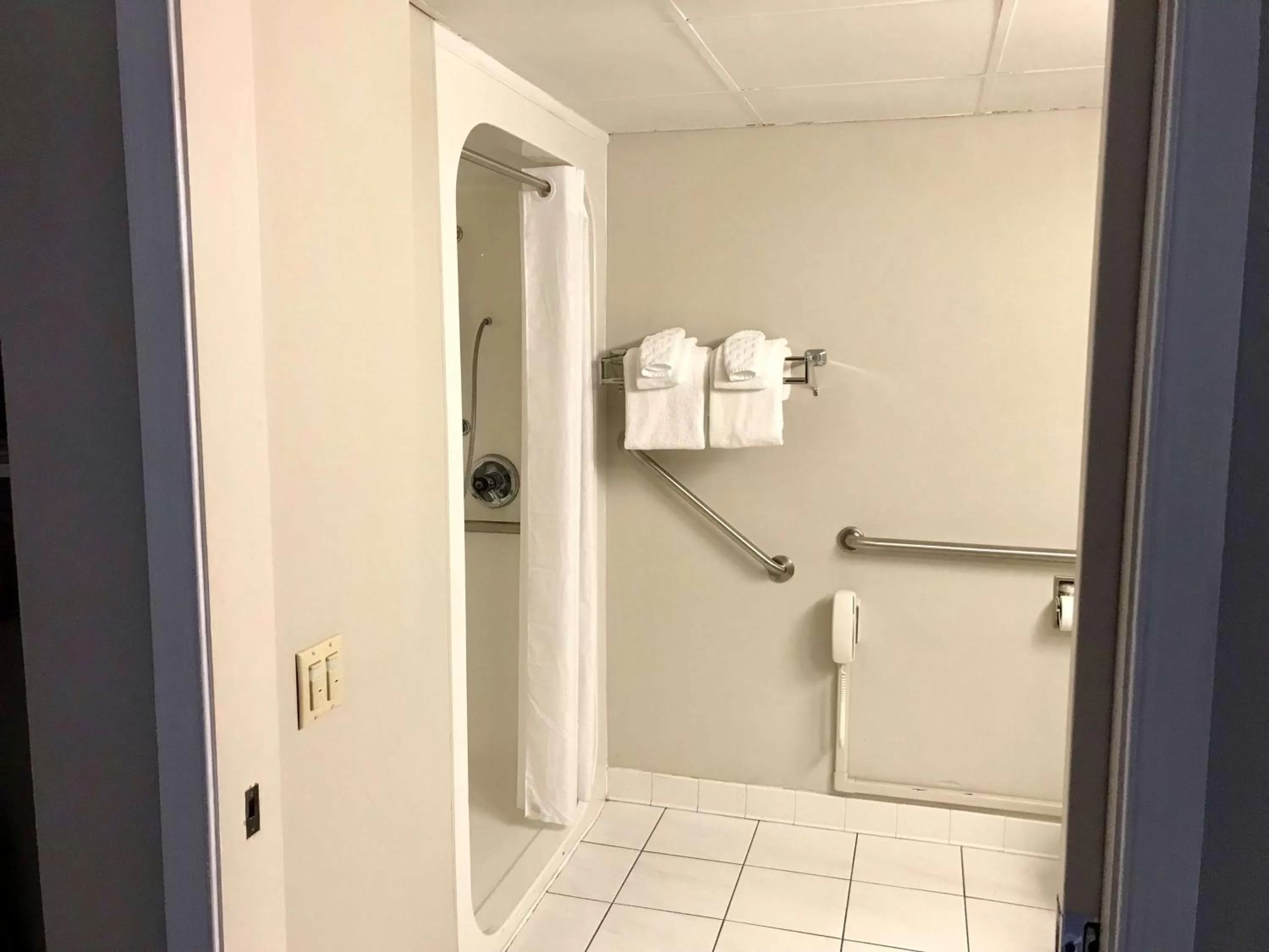 Photo of the whole room, Bathroom in SureStay Plus Hotel by Best Western Lehigh Valley