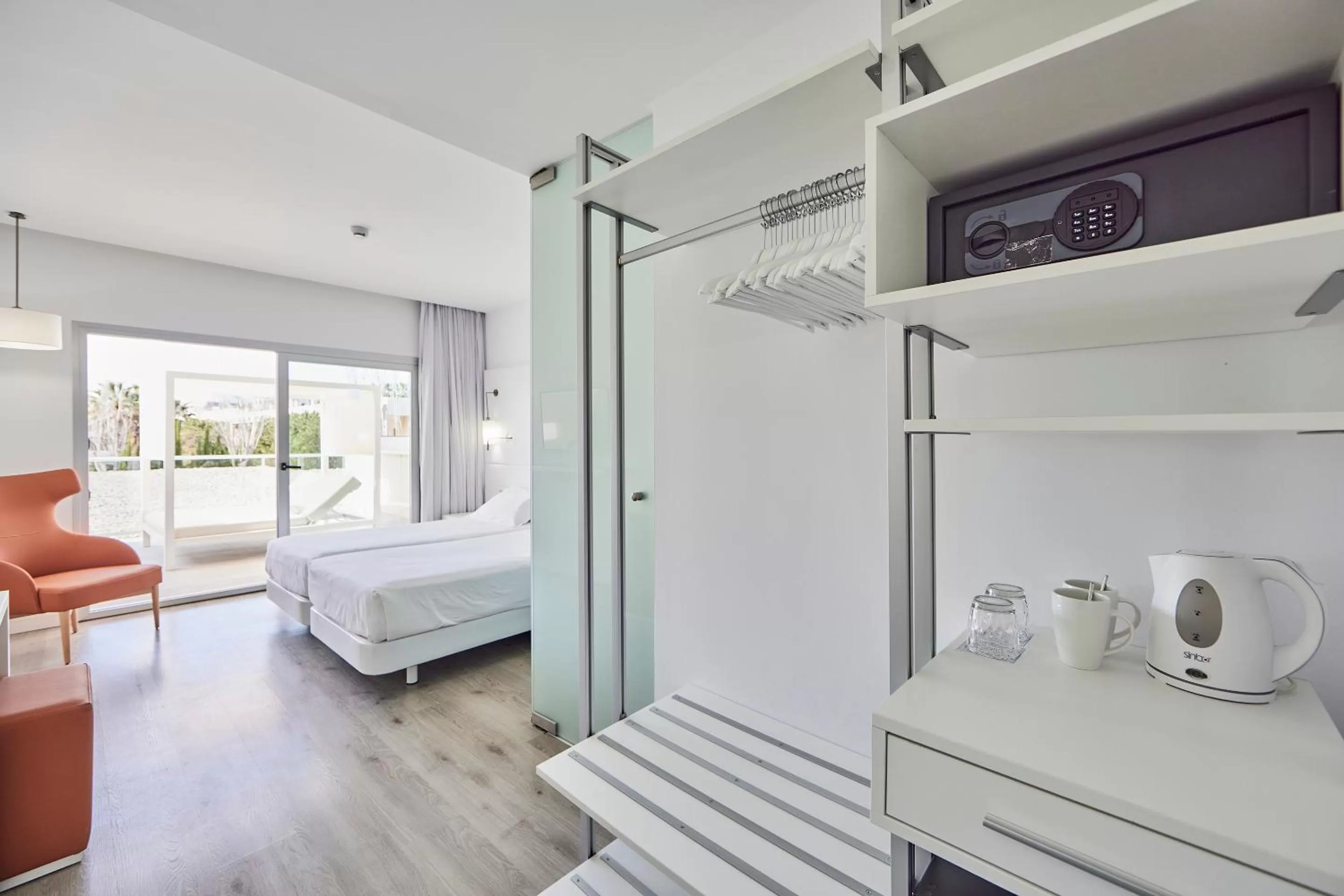 Photo of the whole room, Bed in Hotel Astoria Playa Adults Only 4* Sup