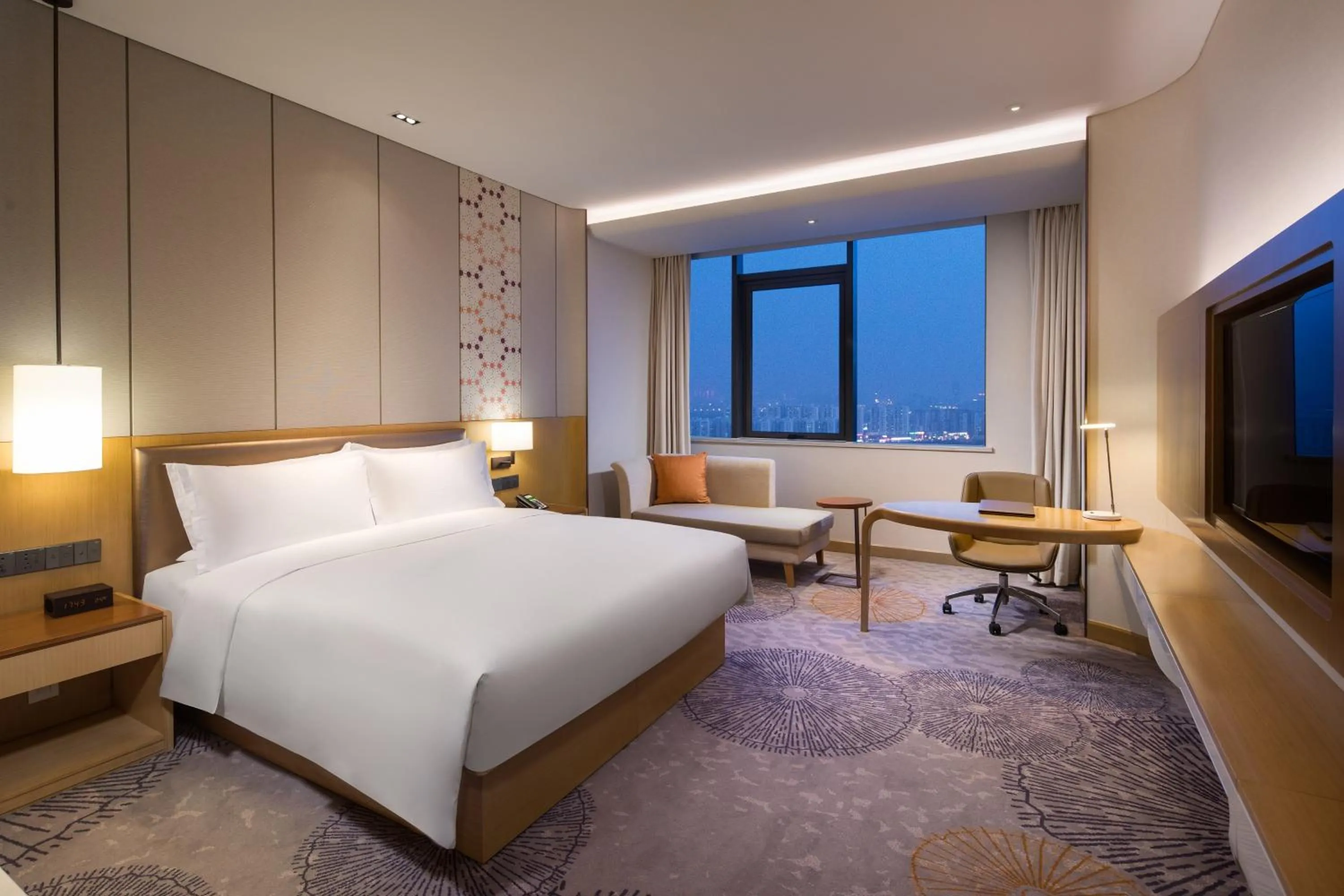 Photo of the whole room, Bed in Holiday Inn Tianjin Xiqing by IHG