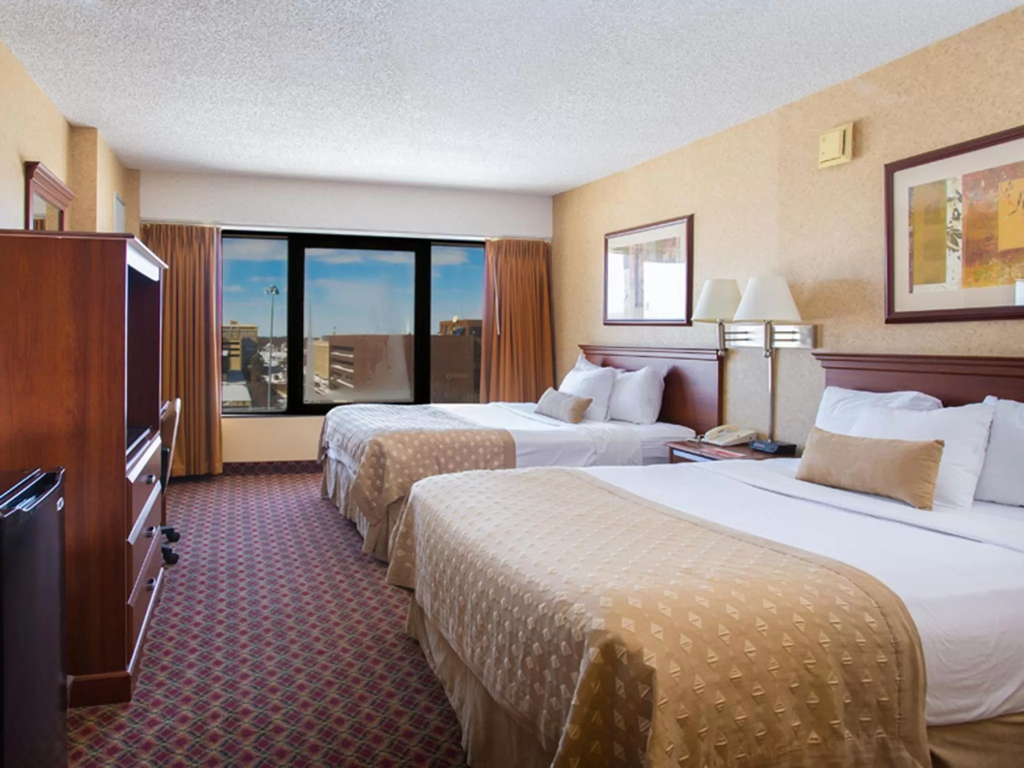 Bedroom, Bed in Ramada by Wyndham Topeka Downtown Hotel & Convention Center