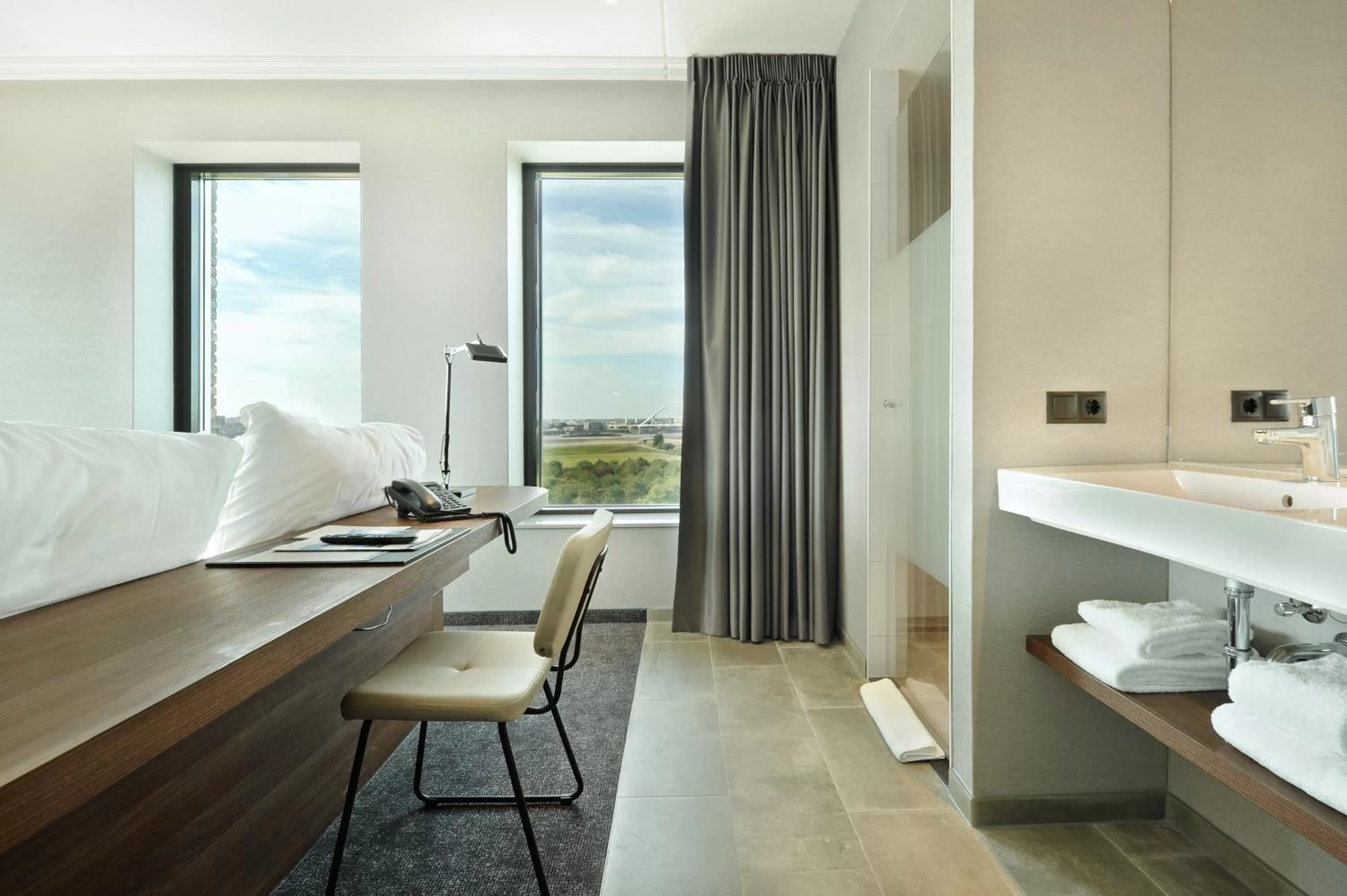 Bathroom, Bed in Van der Valk Hotel Nijmegen-Lent
