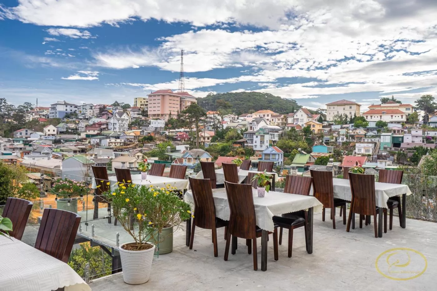 Restaurant/places to eat in Hong Mon Villa