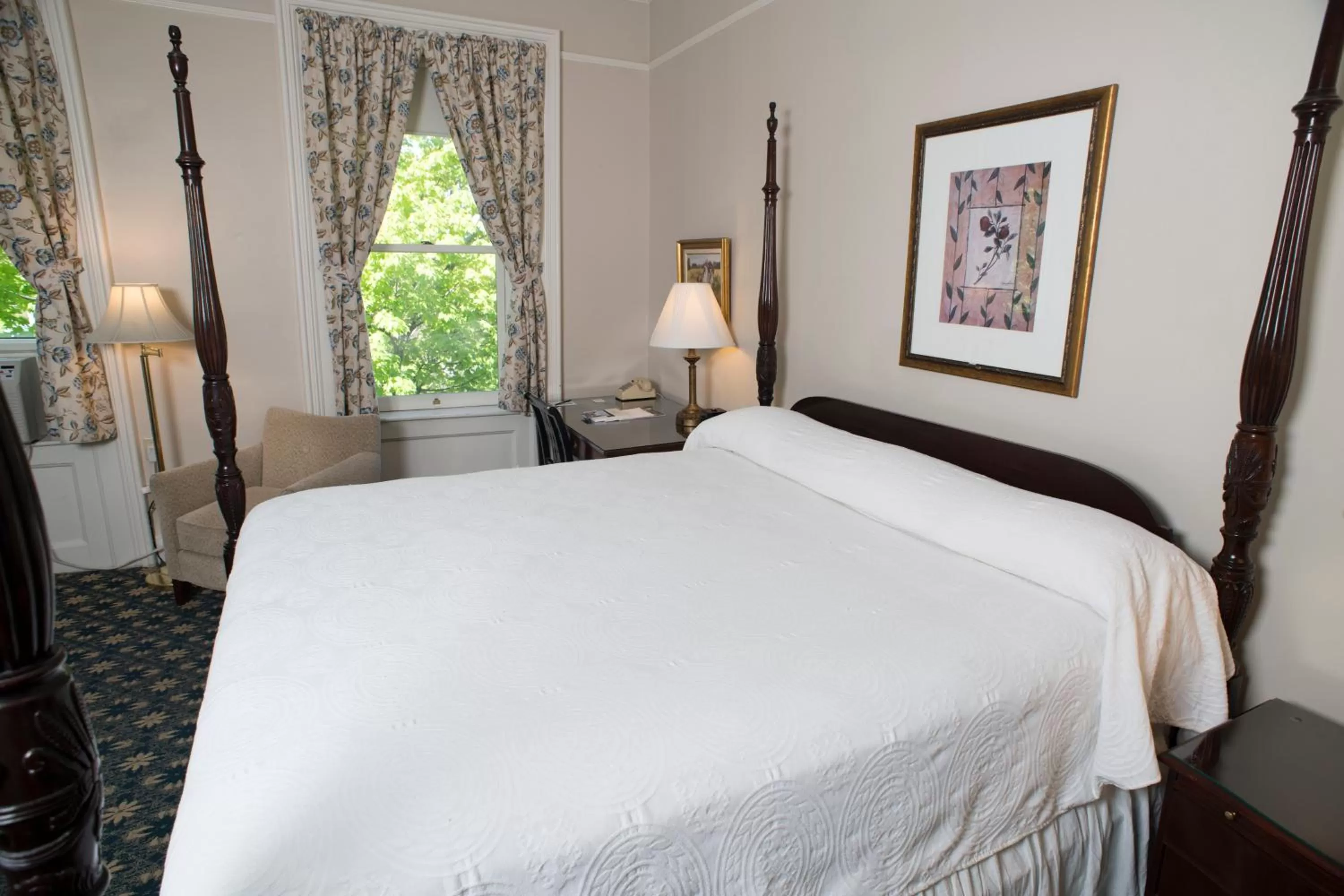 Bed in Middlebury Inn