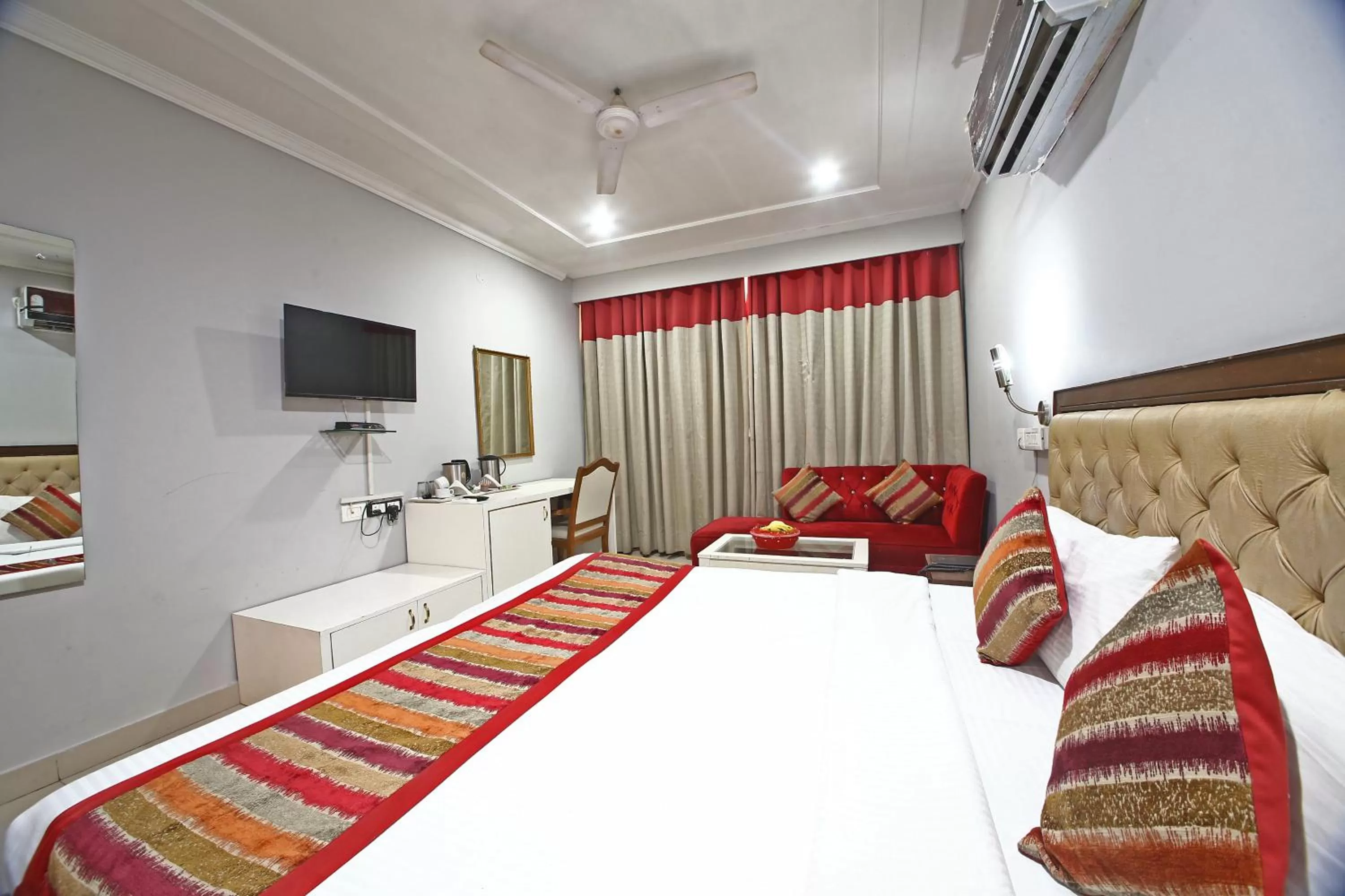 Photo of the whole room, Bed in Hotel Diamond Plaza