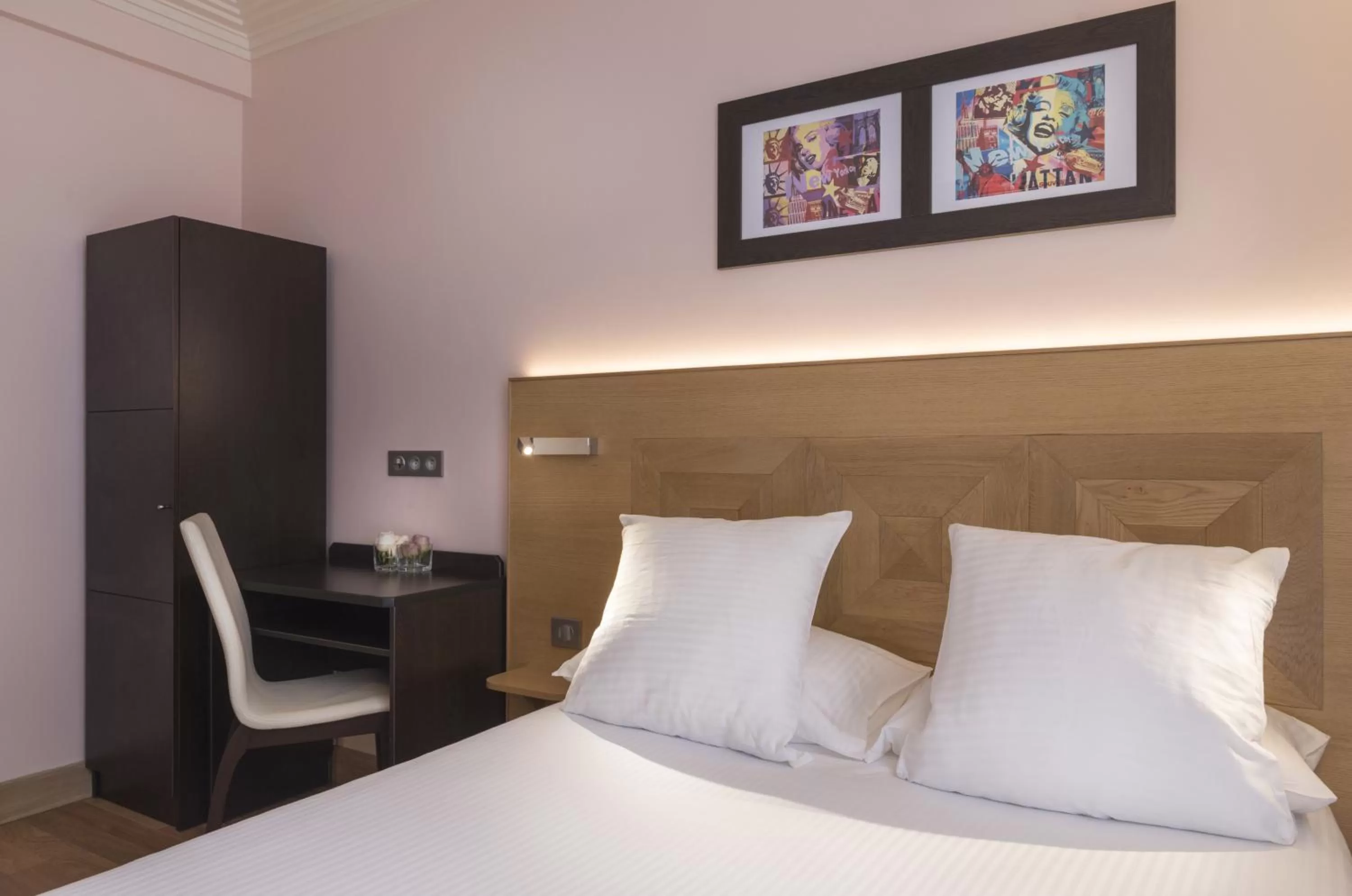 Bed in Hôtel Eiffel XV