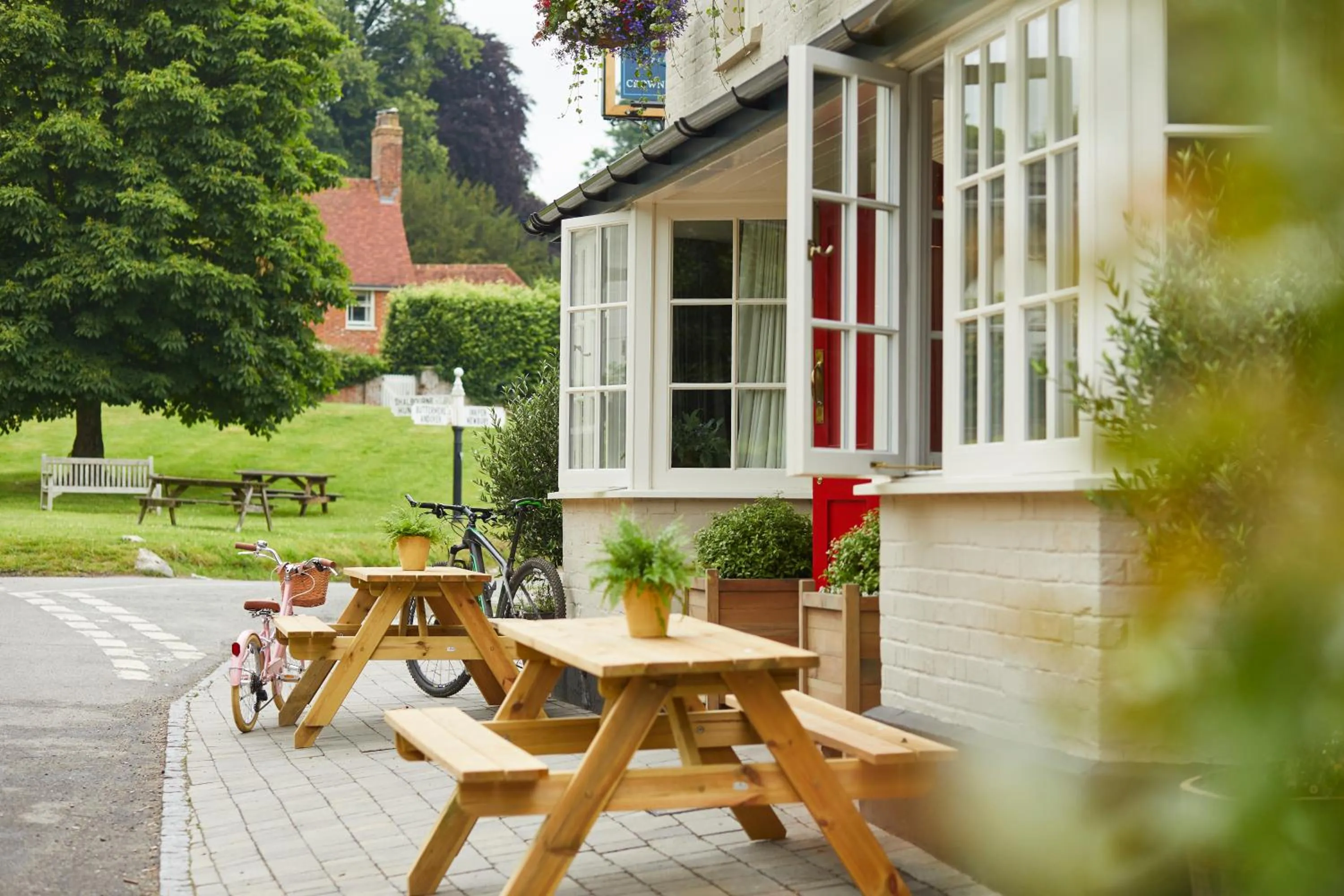 Facade/entrance in Crown and Anchor