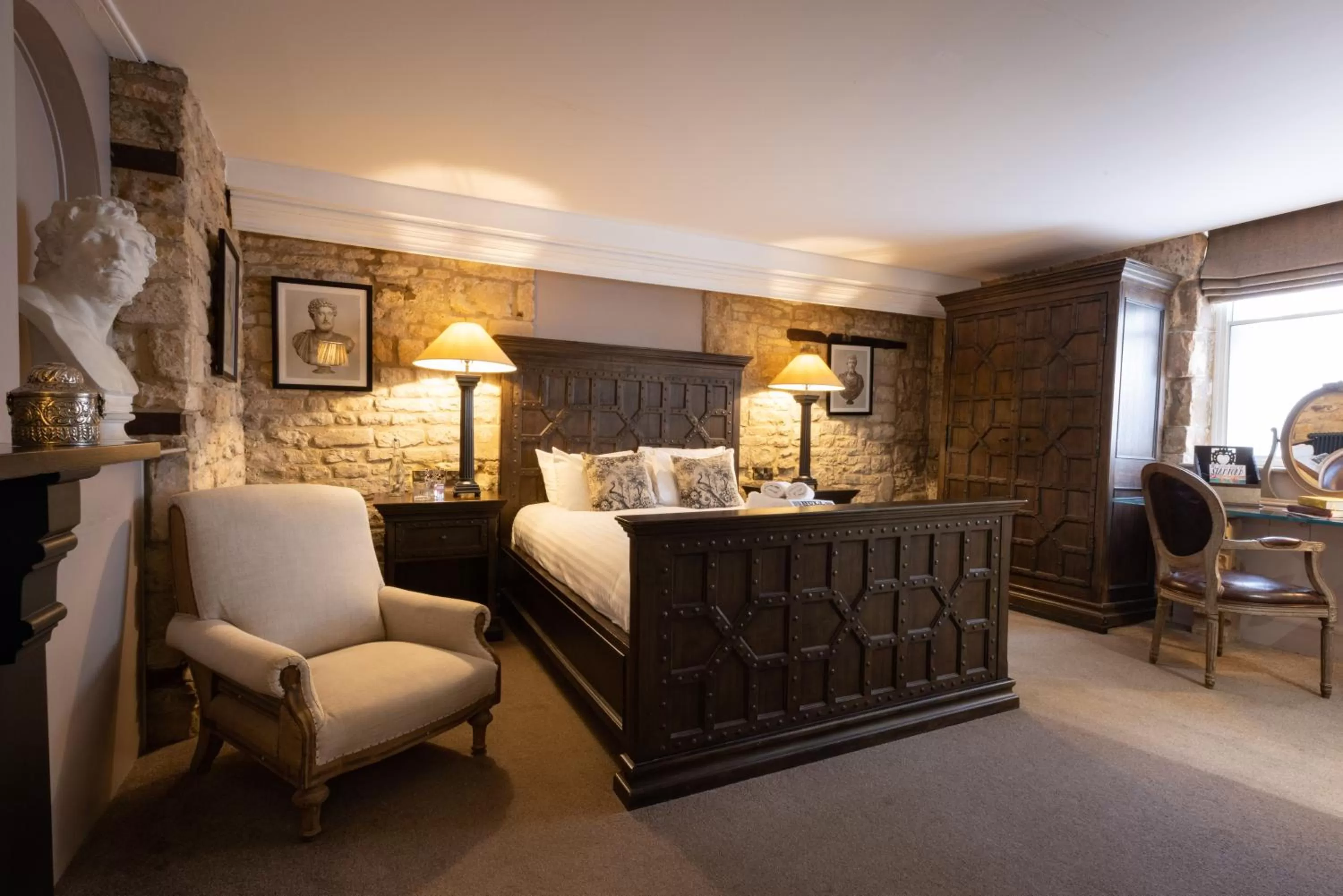 Bedroom, Bed in The Bull And Swan