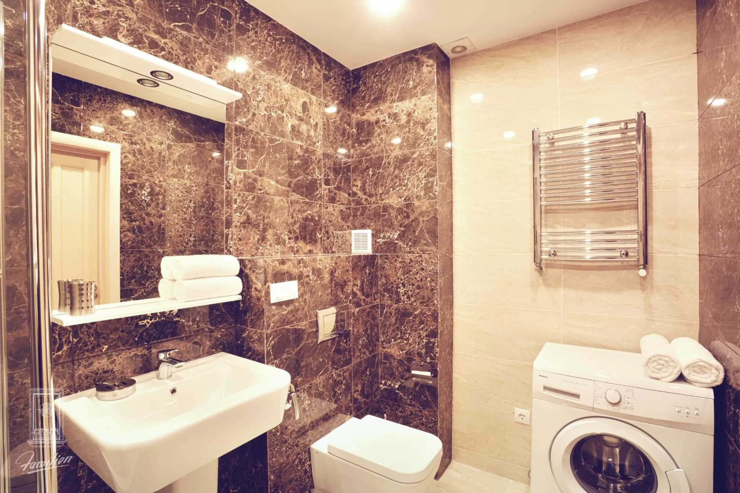 Toilet in Familion ApartHotel