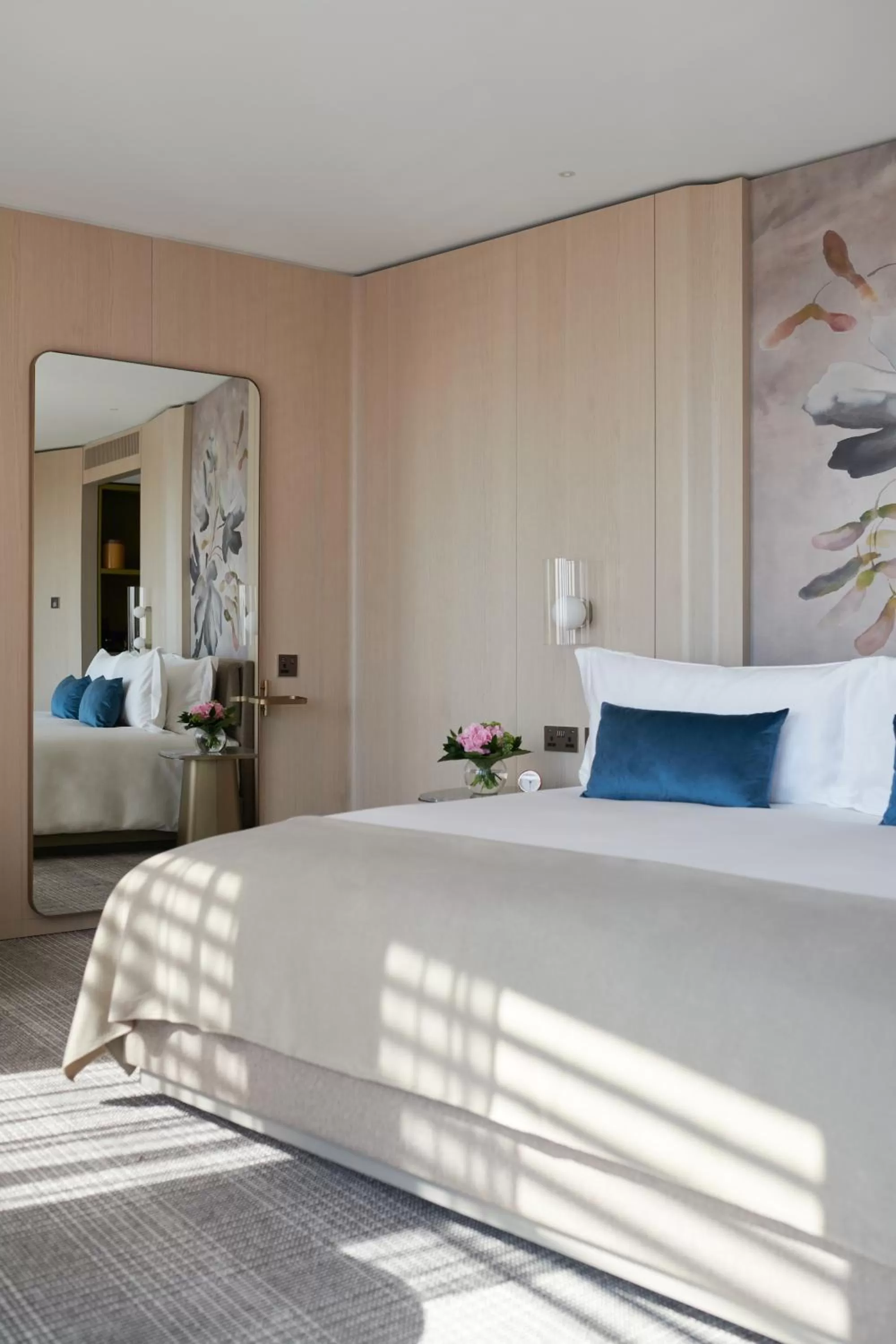 Bedroom, Bed in Pan Pacific London