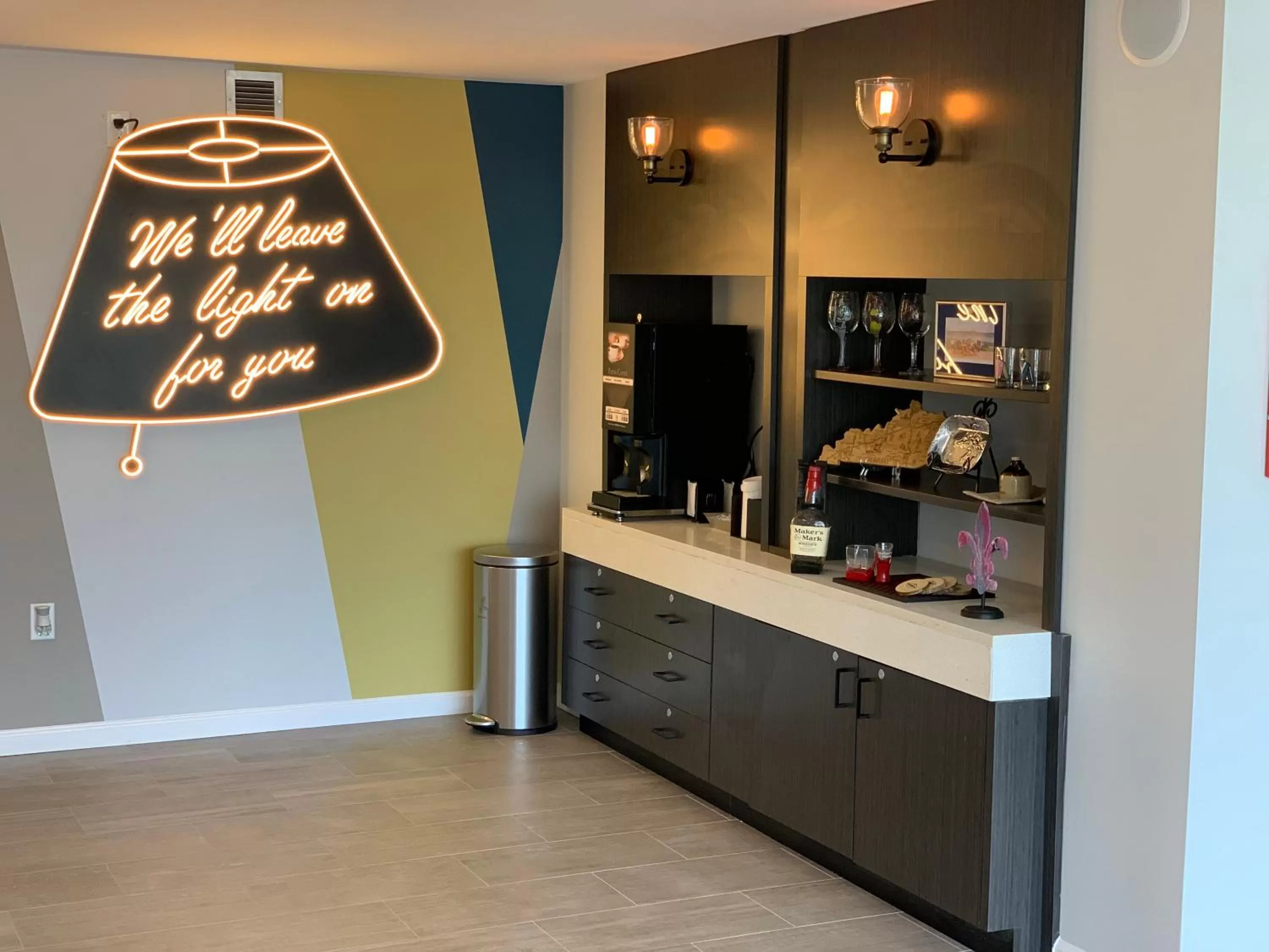 Lobby or reception in Motel 6 Louisville, Ky- Airport/ Fair Expo