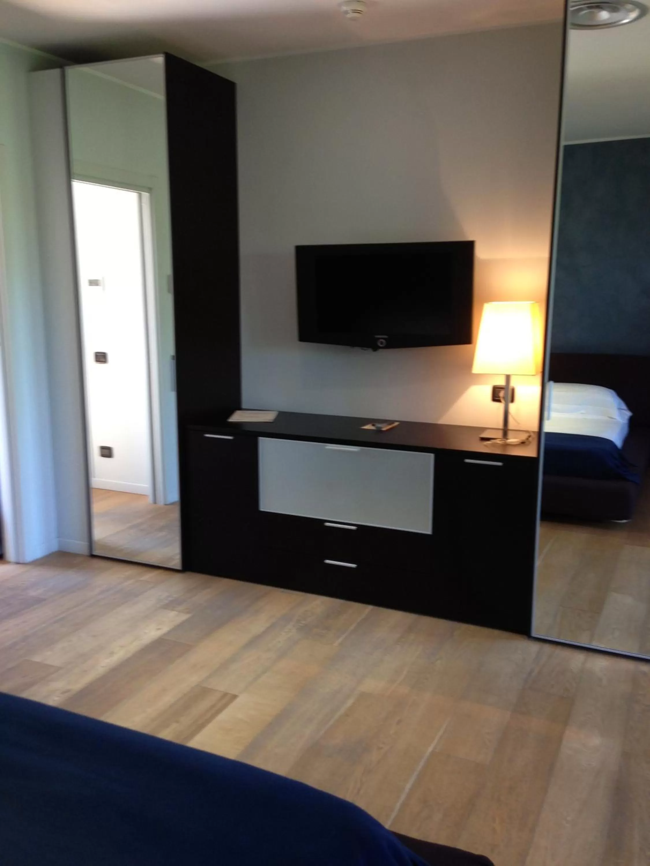 TV and multimedia, Bed in Joia Hotel & Luxury Apartments RTA