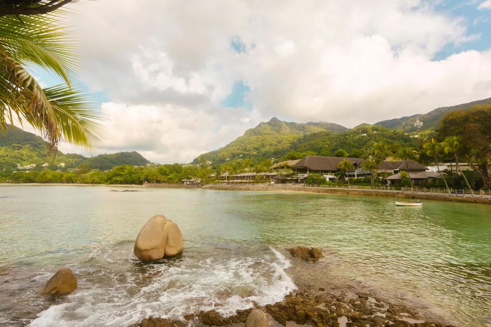 Sea view in Fisherman's Cove Resort - closed for complete renovation - Visit our sister property STORY Seychelles for your stay